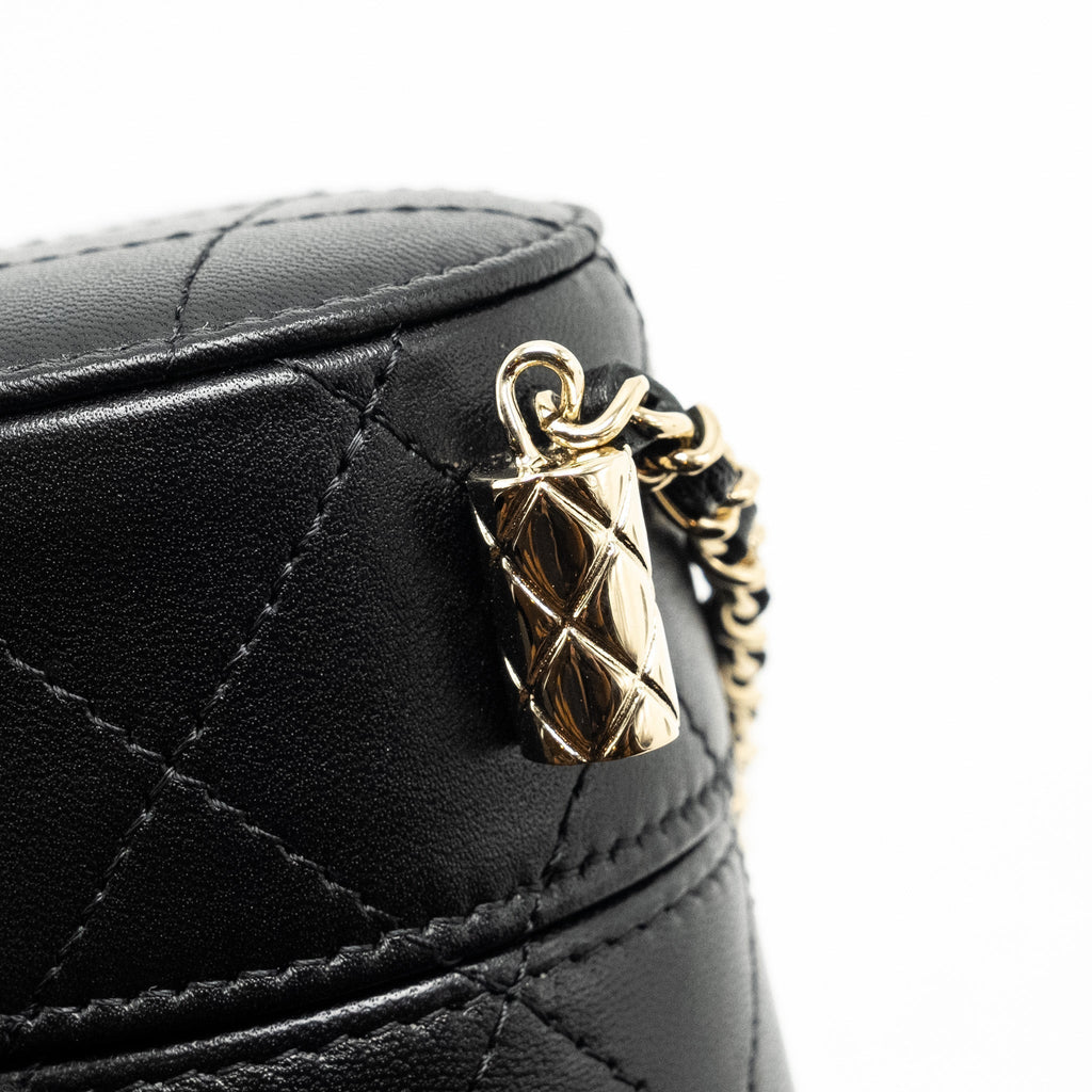 chanel-cc-round-vanity-case-with-chain-lambskin-black-lghw