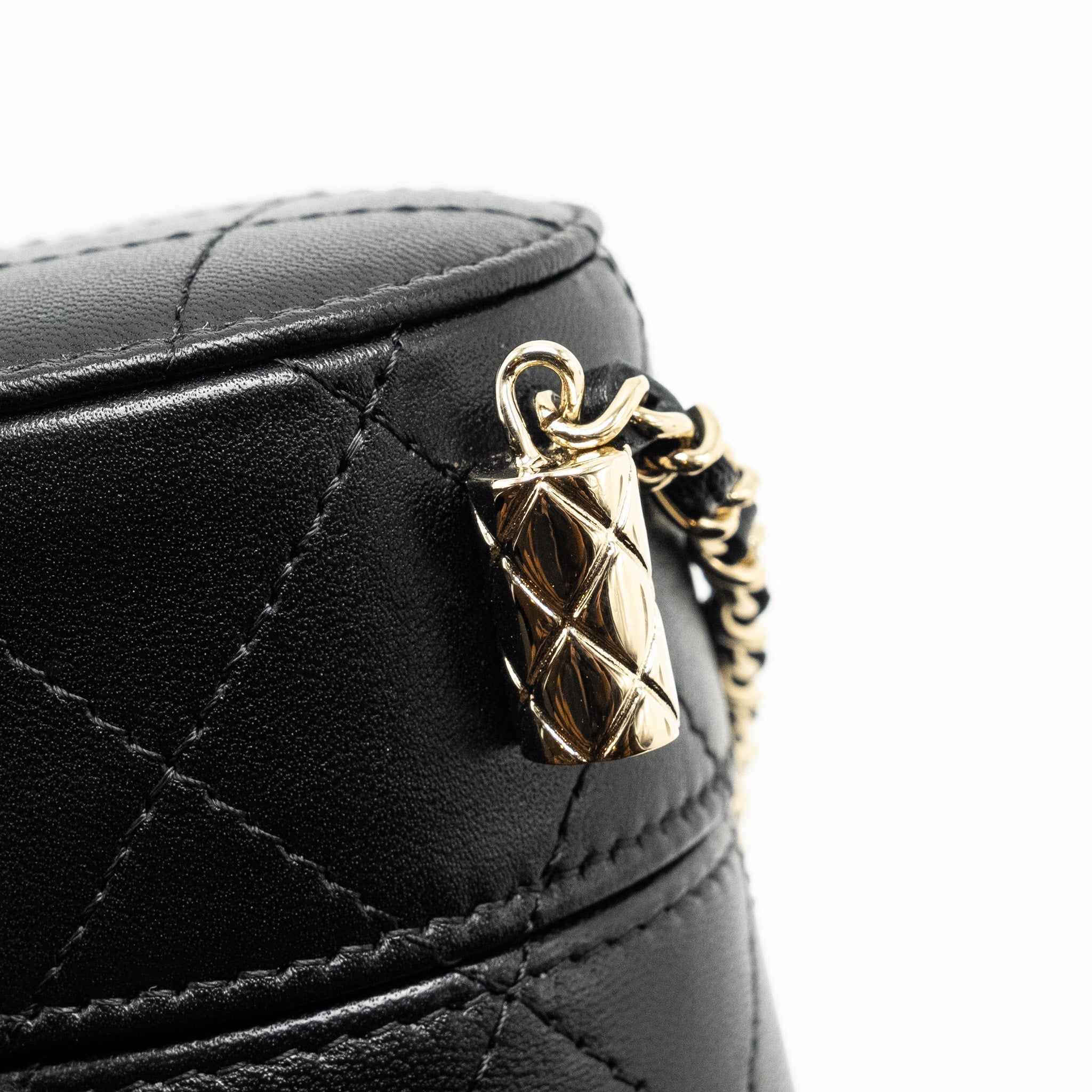 chanel-cc-round-vanity-case-with-chain-lambskin-black-lghw