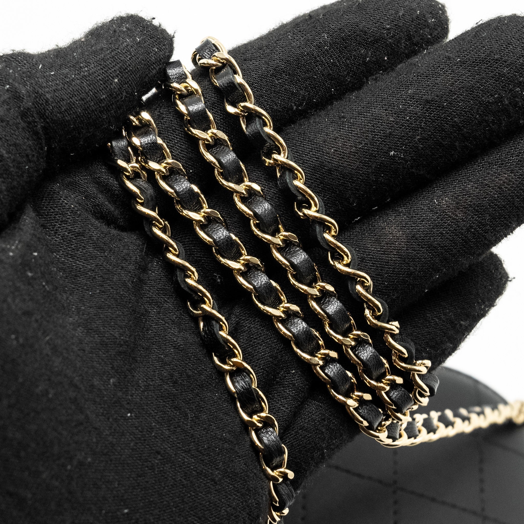 chanel-cc-round-vanity-case-with-chain-lambskin-black-lghw