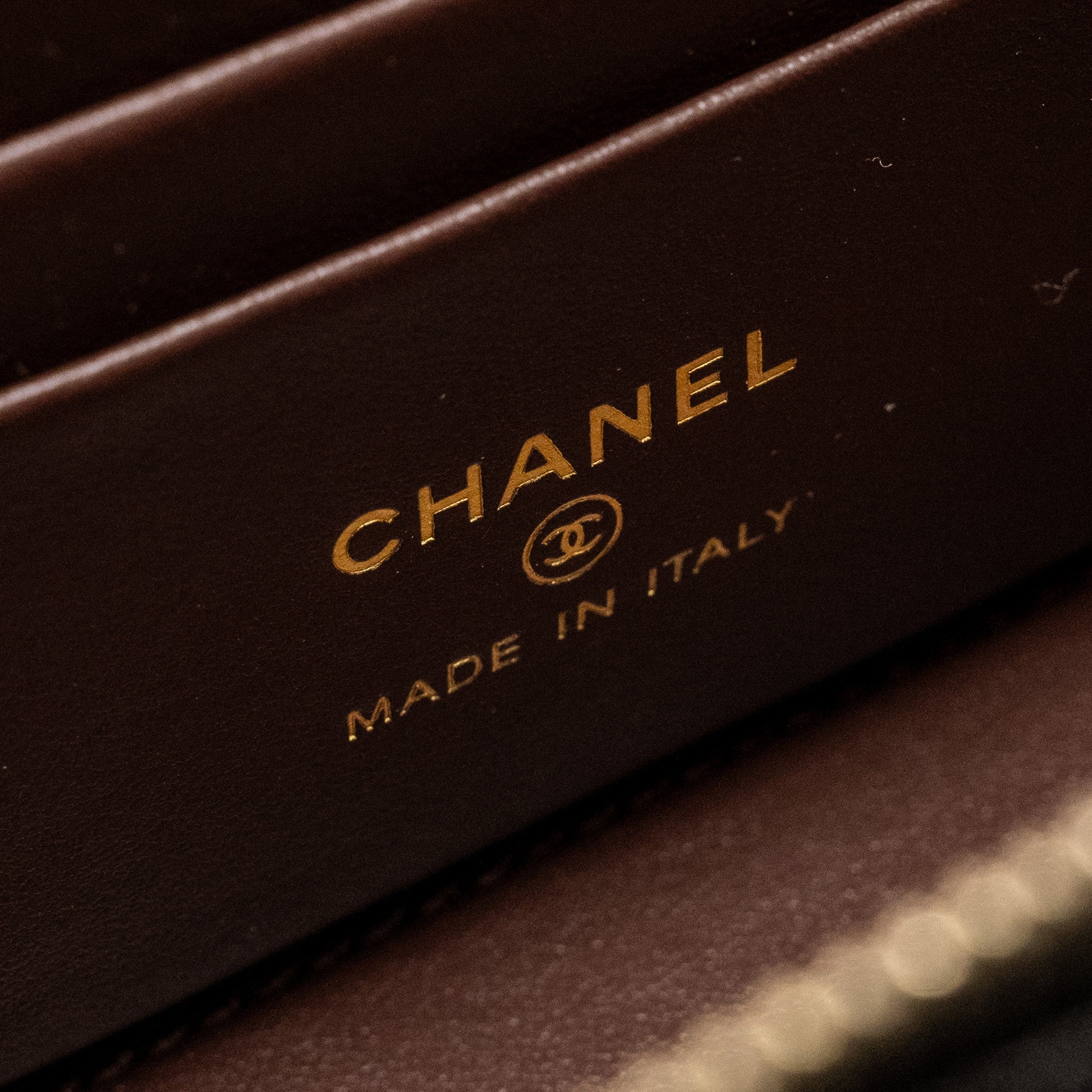 chanel-long-vanity-with-chain-caviar-black-lghw-2