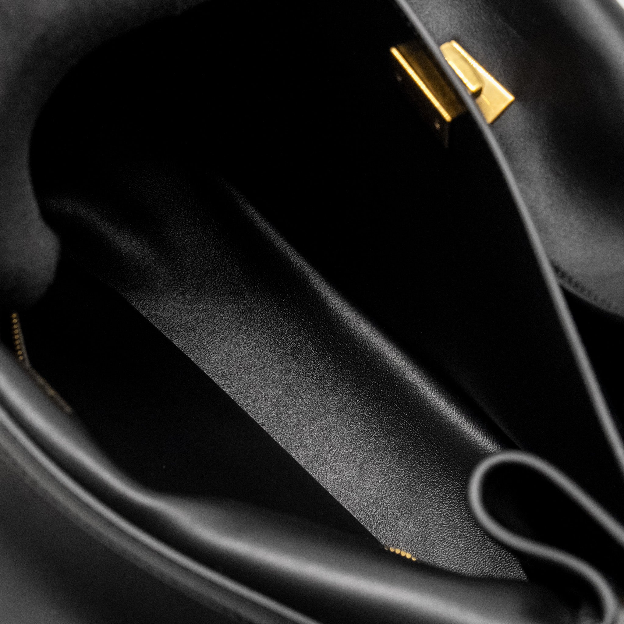 balenciaga-medium-rodeo-handbag-smooth-calfskin-black-ghw