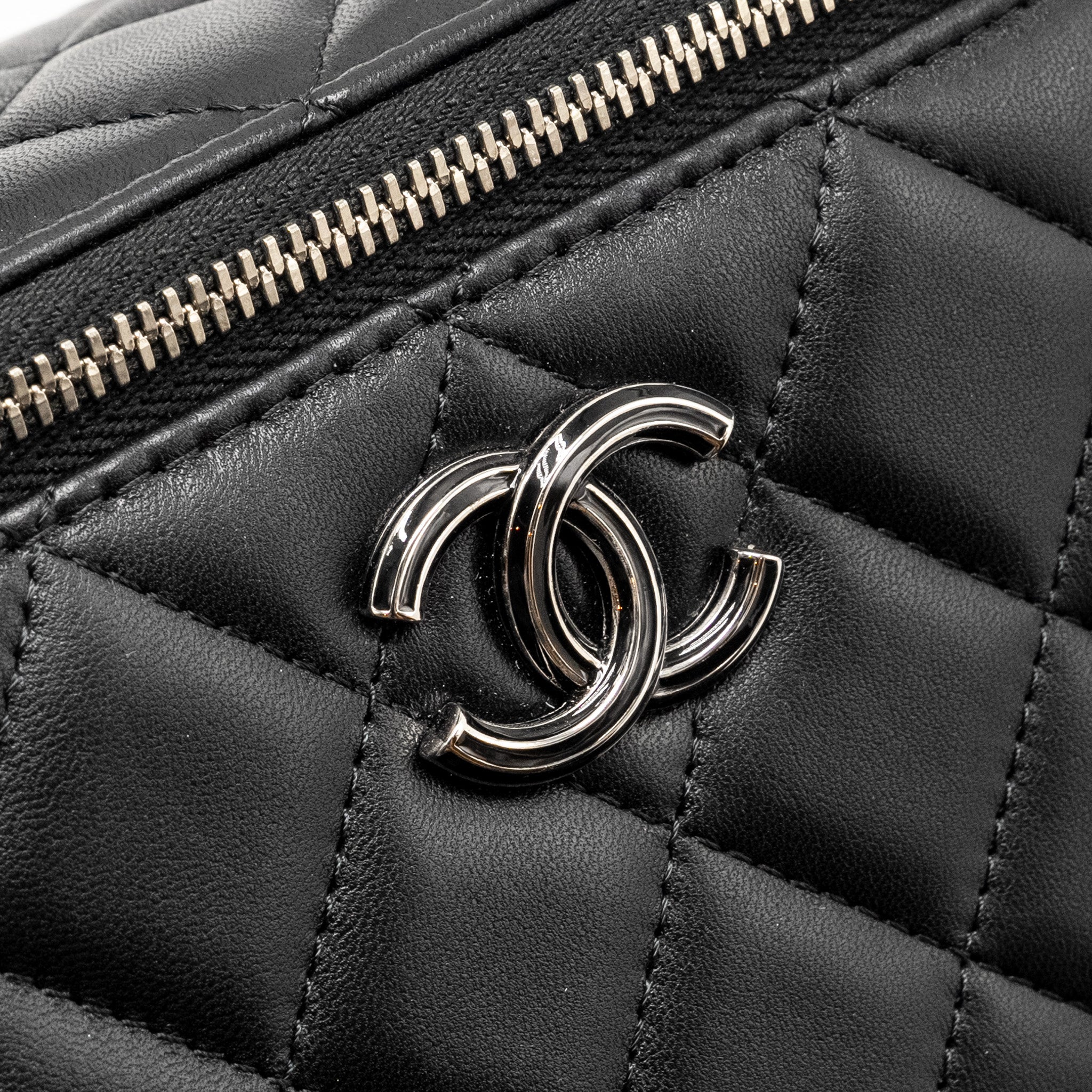 chanel-top-handle-long-vanity-case-lambskin-black-shw-microchip-copy-2