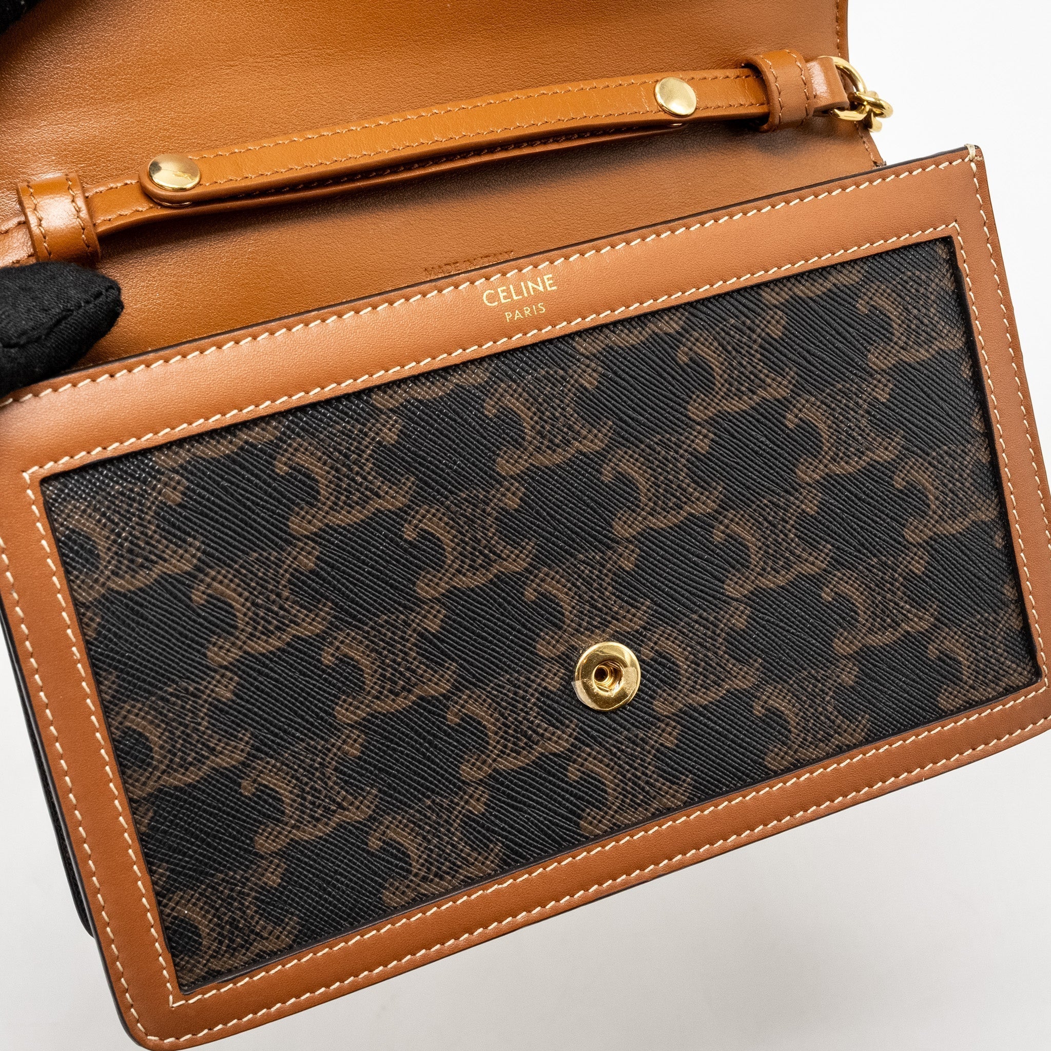 celine-wallet-on-chain-margo-triomphe-canvas-calfskin-tan-ghw