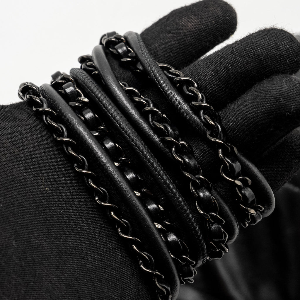 chanel-mini-22-so-black