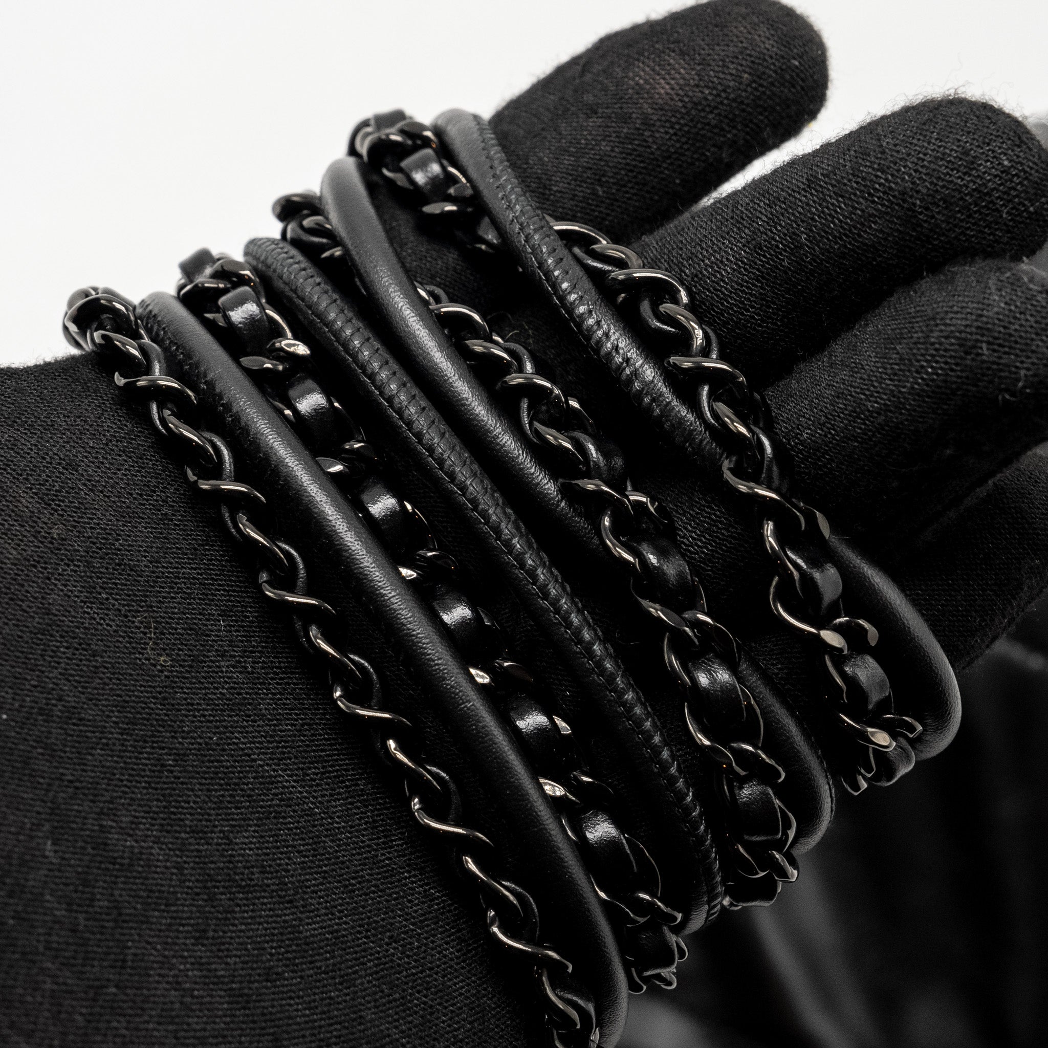 chanel-mini-22-so-black