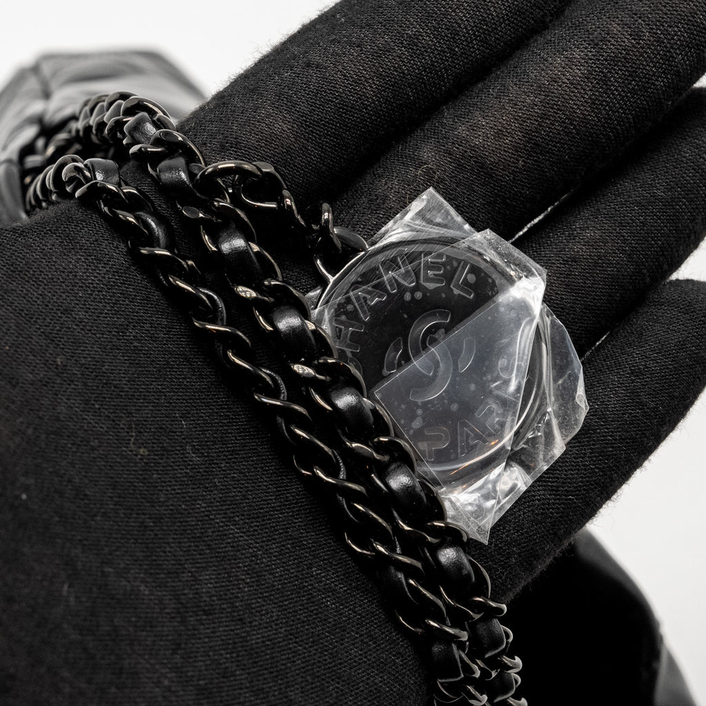 chanel-mini-22-so-black