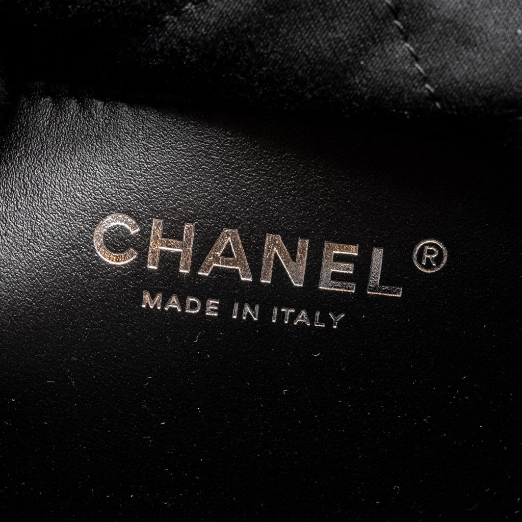 chanel-mini-22-so-black