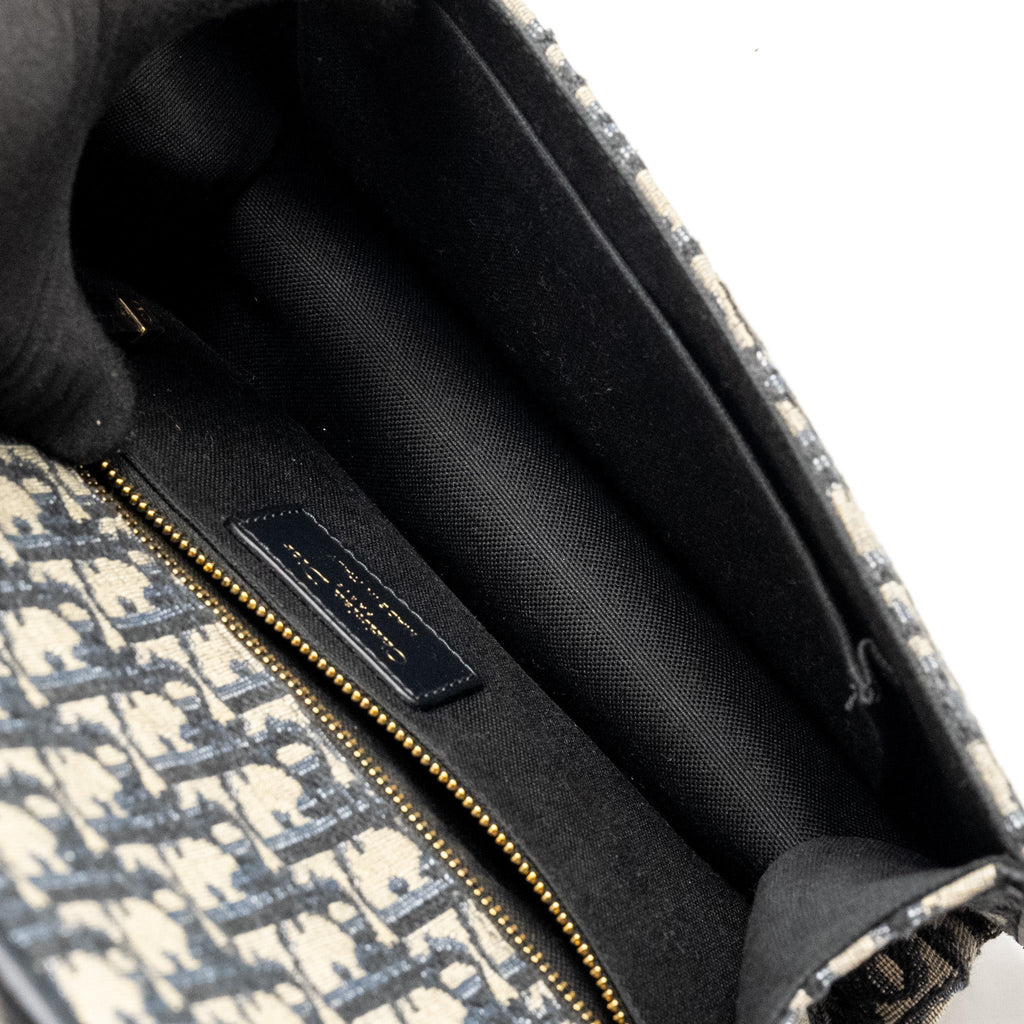 dior-30-montaigne-east-west-bag-with-chain-oblique-jacquard-blue-ghw-1