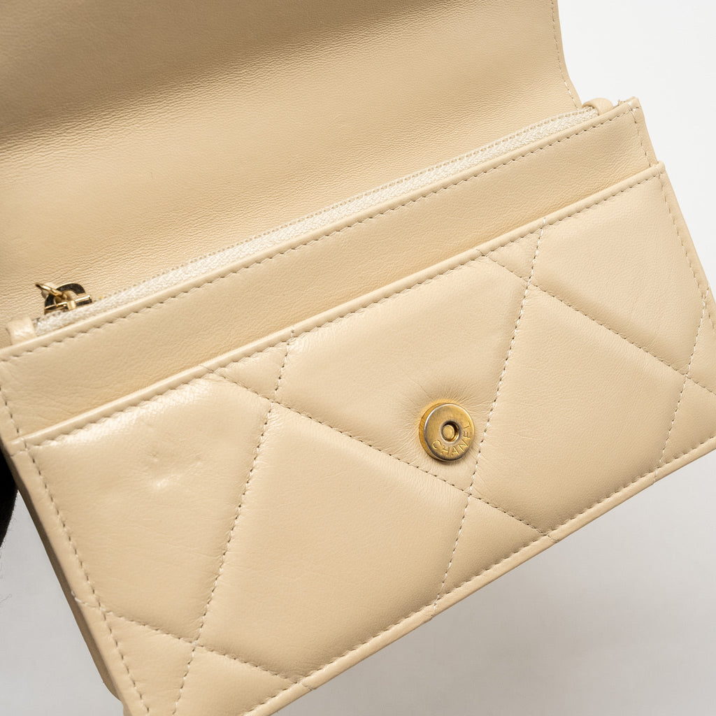 chanel-19-wallet-on-chain-lambskin-light-beige-multicolour-hardware
