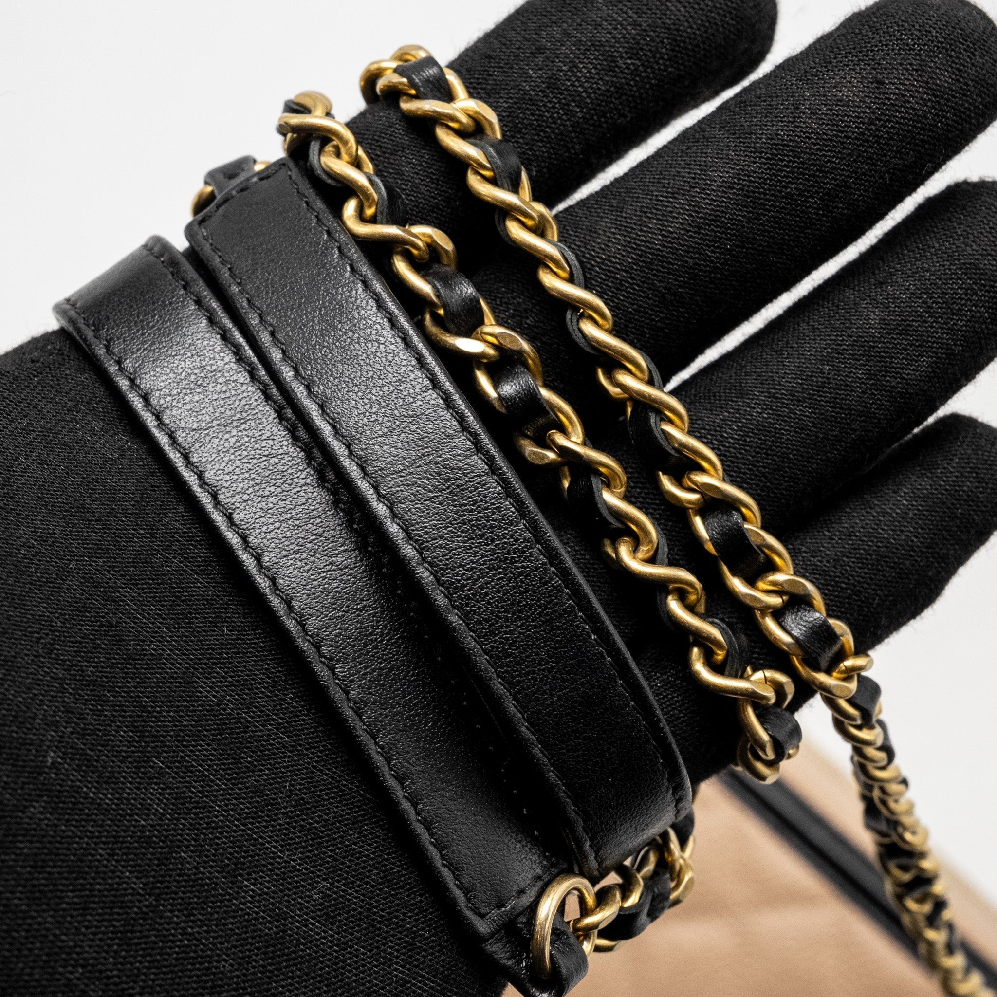 chanel-mini-filigree-vanity-clutch-caviar-beige-black-ghw