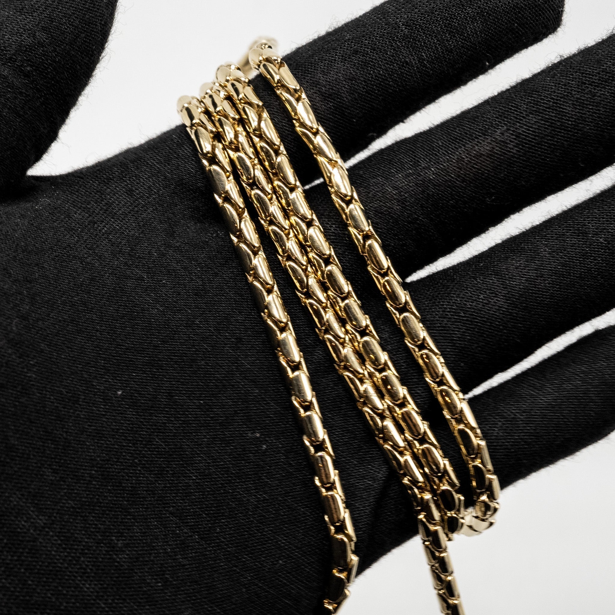 bvlgari-serpenti-forever-chain-bag-calfskin-white-lghw