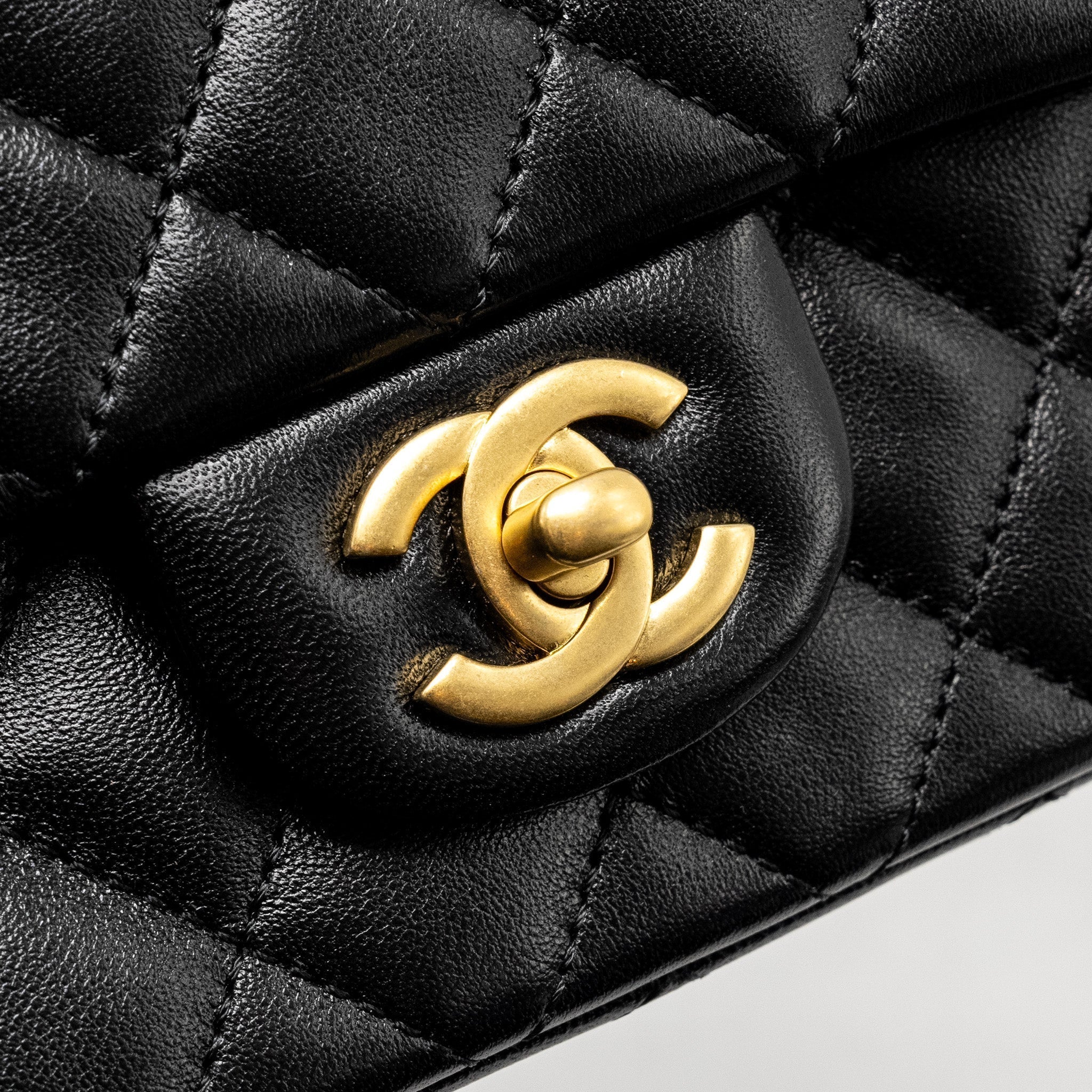chanel-24k-pearl-crush-mini-rectangular-flap-bag-shiny-lambskin-black-ghw-microchip-copy-1
