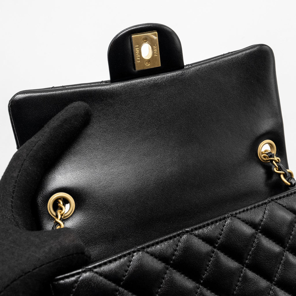 chanel-24k-pearl-crush-mini-rectangular-flap-bag-shiny-lambskin-black-ghw-microchip-copy-1