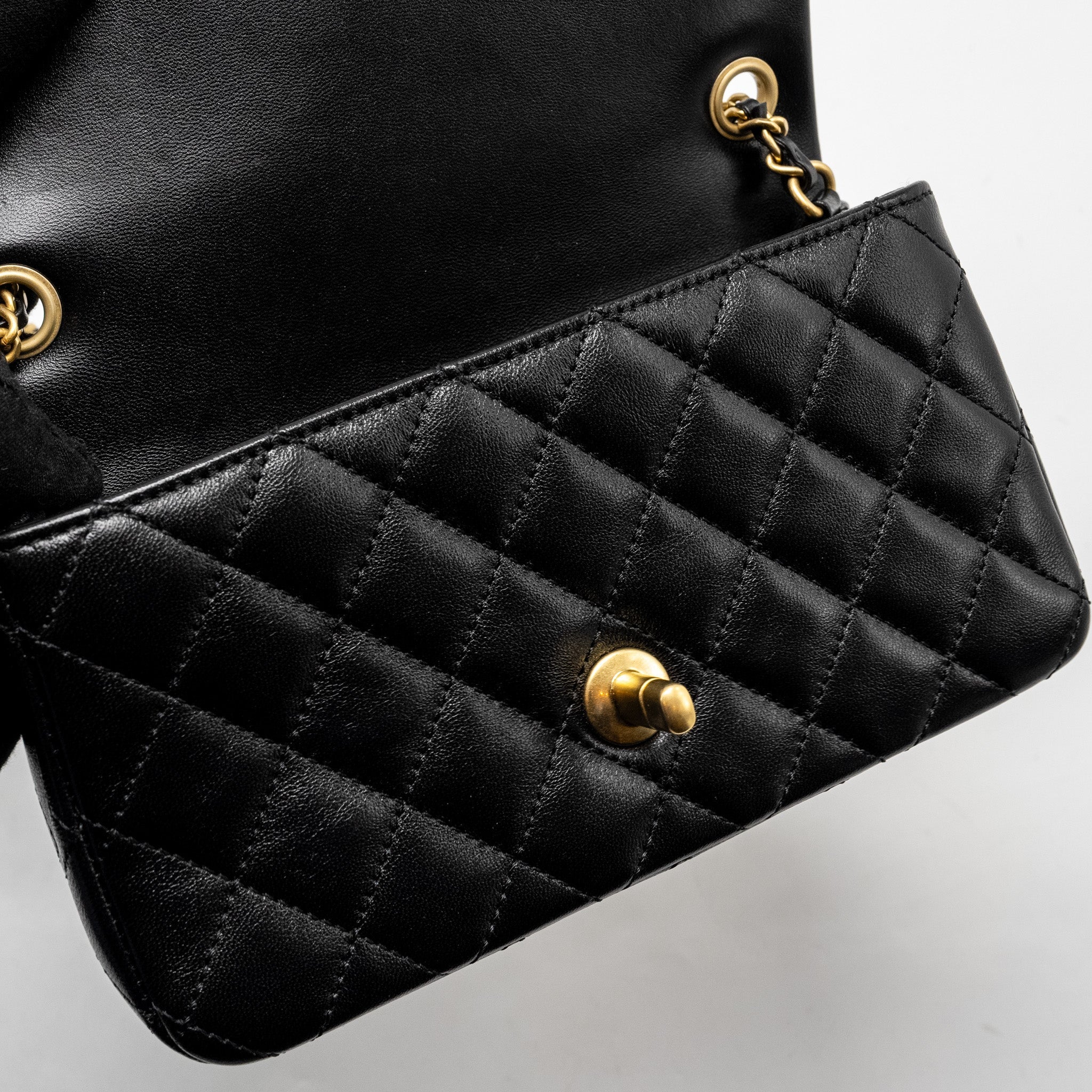 chanel-24k-pearl-crush-mini-rectangular-flap-bag-shiny-lambskin-black-ghw-microchip-copy-1