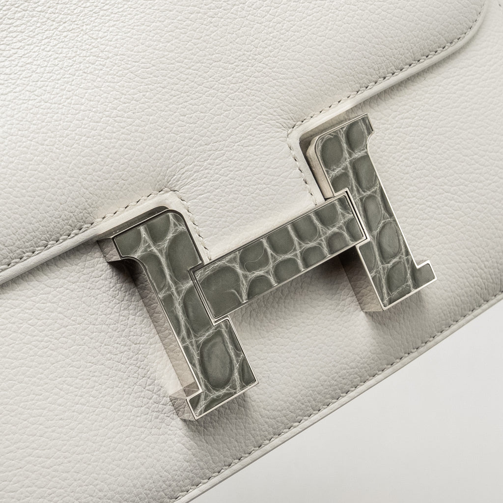 hermes-mini-constance-evercolor-alligator-mississippiensis-lisse-buckle-new-white-gris-ciment-shw-stamp-b-copy-1
