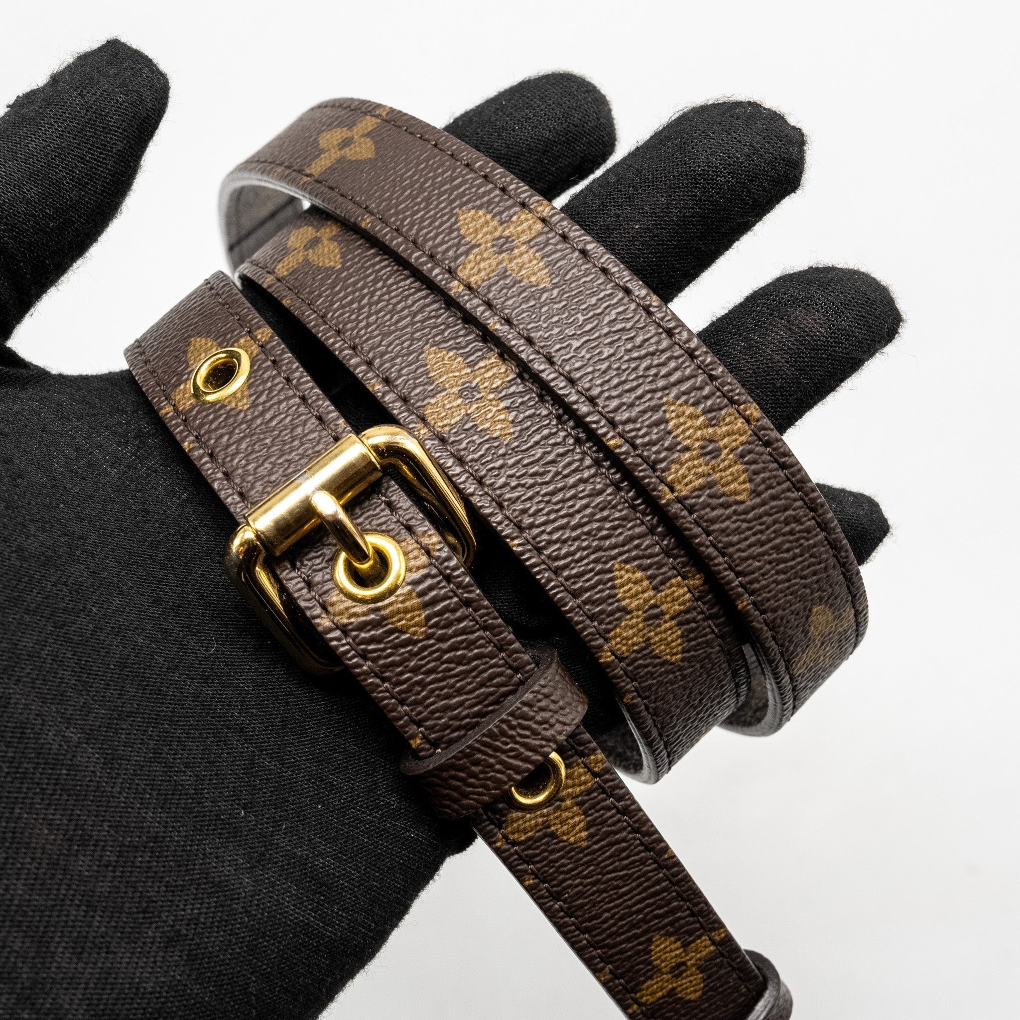 louis-vuitton-pochette-metis-monogram-canvas-ghw-30