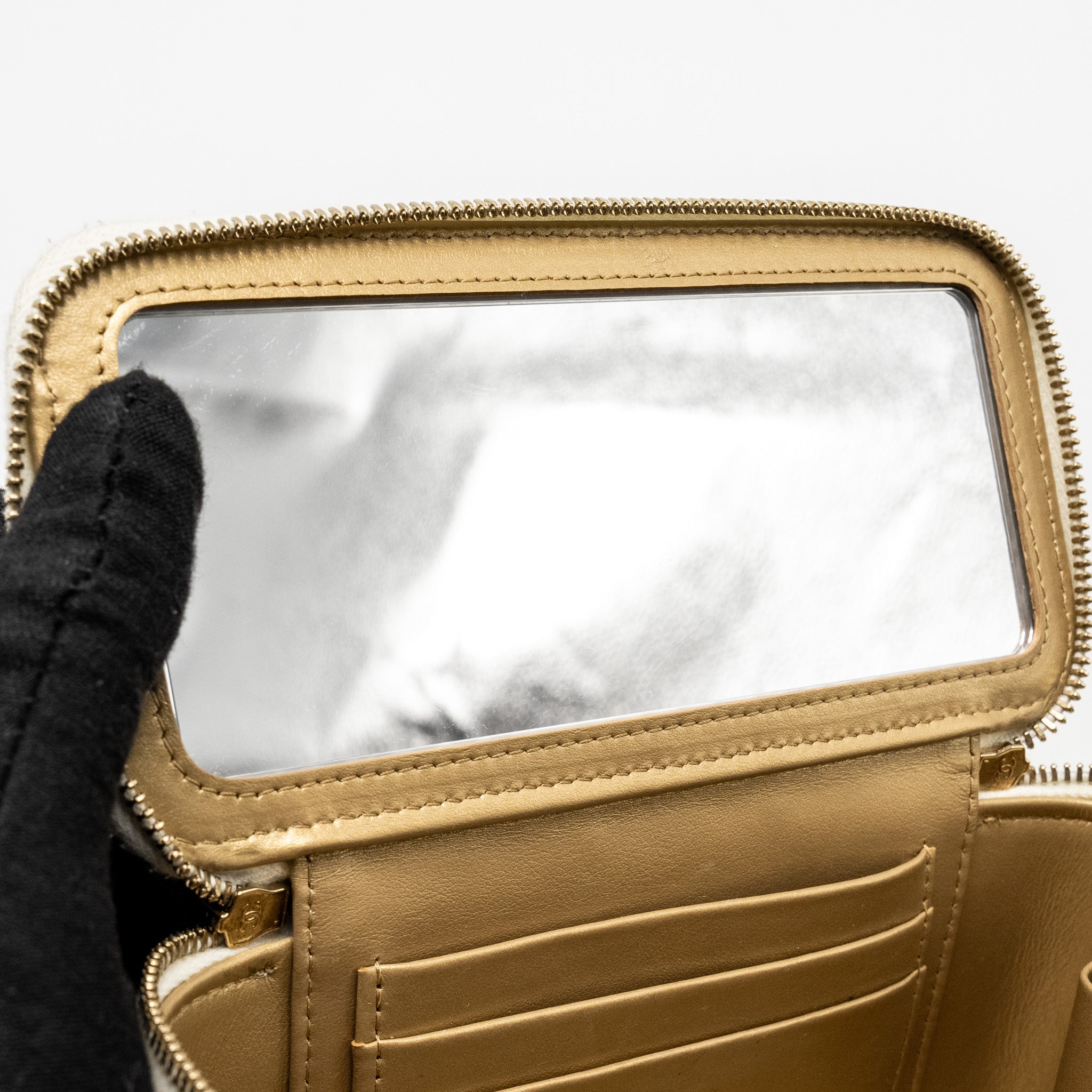 chanel-pearl-crush-long-vanity-case-lambskin-white-ghw-microchip