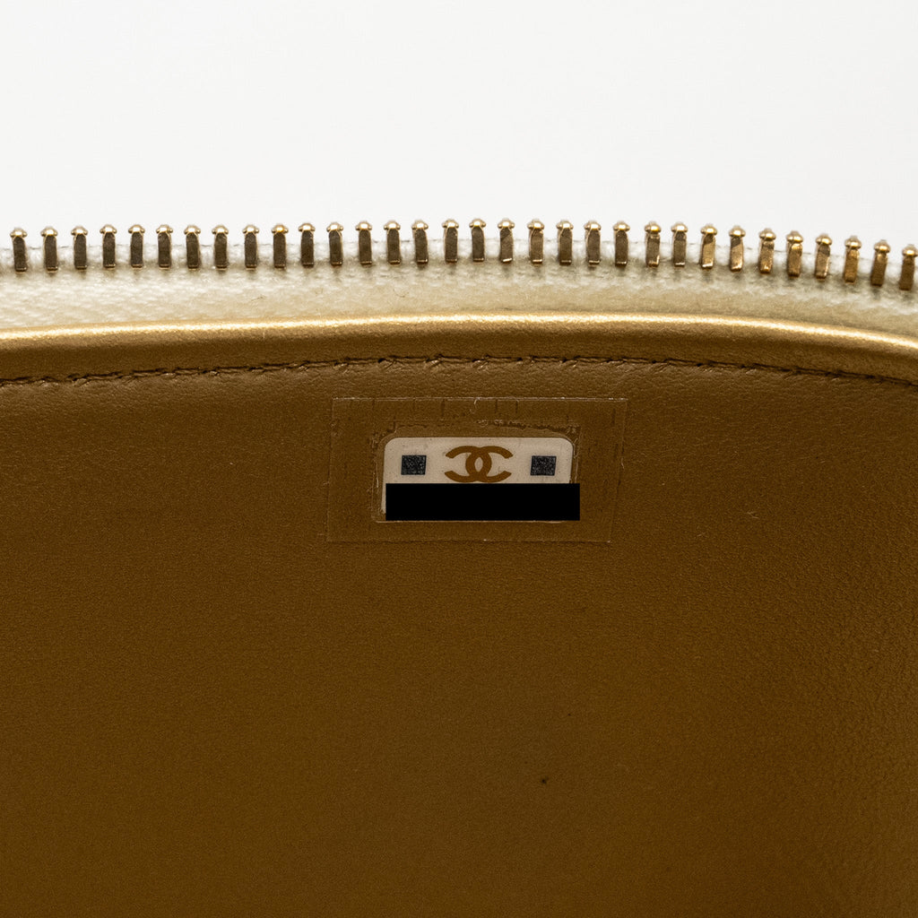 chanel-pearl-crush-long-vanity-case-lambskin-white-ghw-microchip