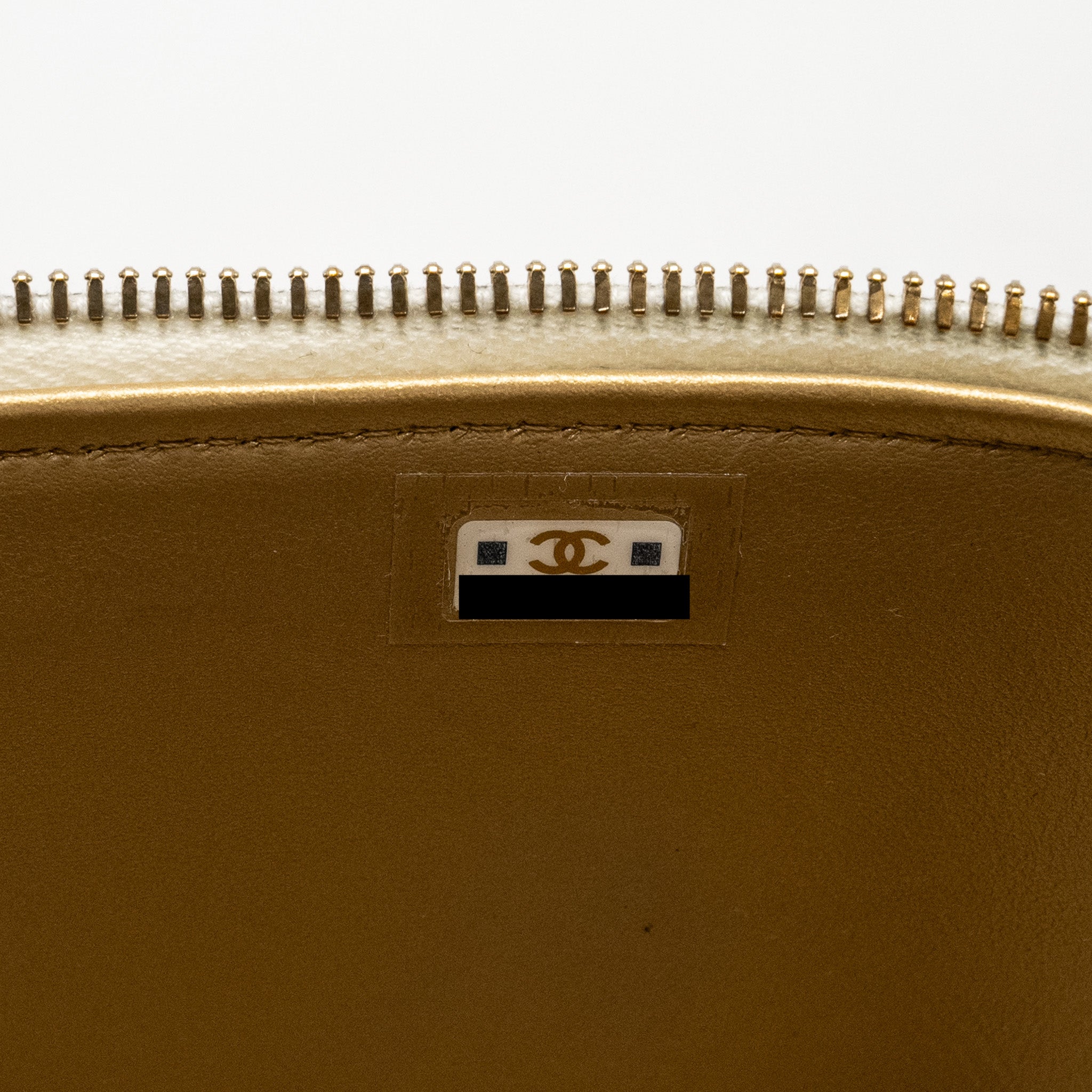 chanel-pearl-crush-long-vanity-case-lambskin-white-ghw-microchip