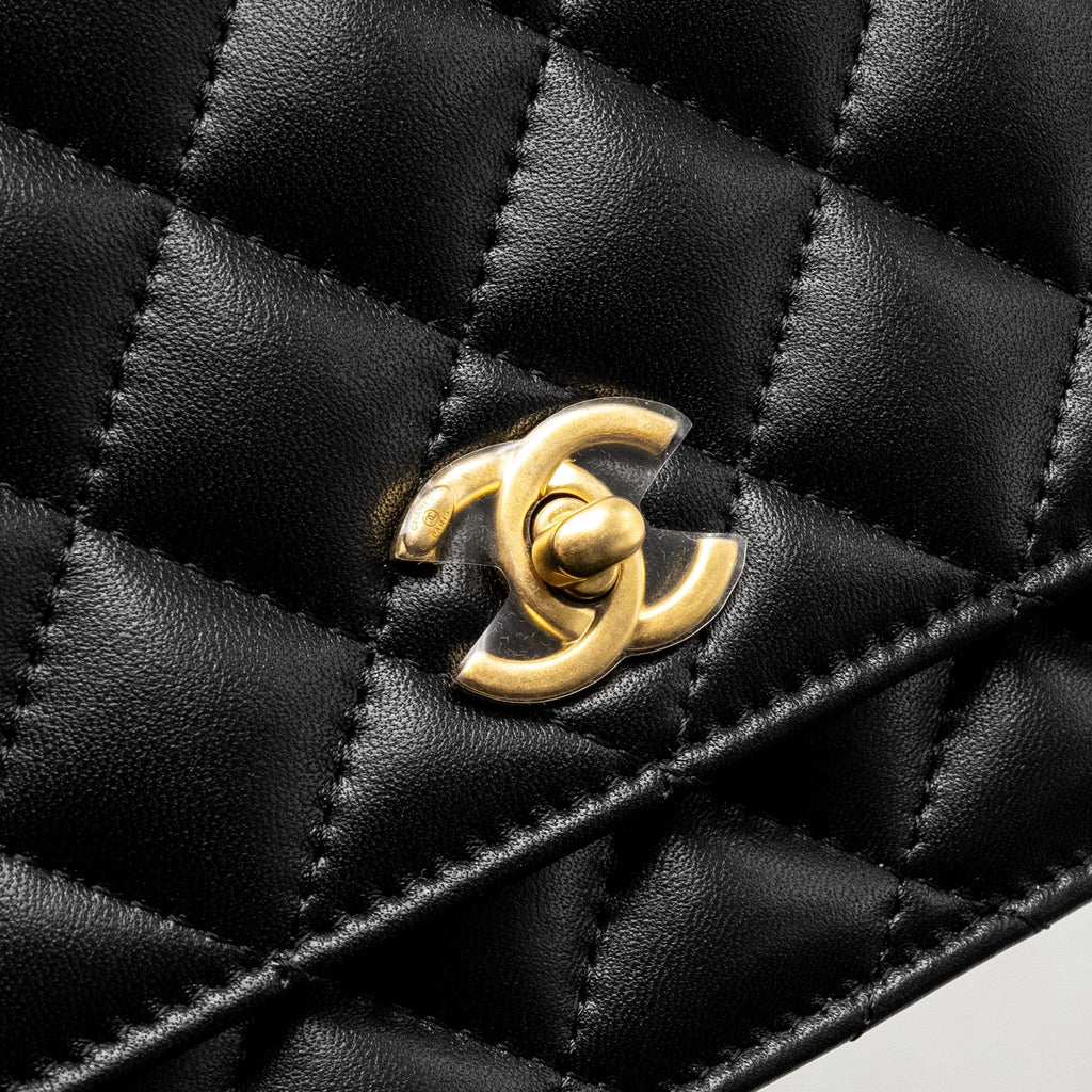 chanel-pearl-crush-wallet-on-chain-lambskin-black-ghw-microchip-copy-3