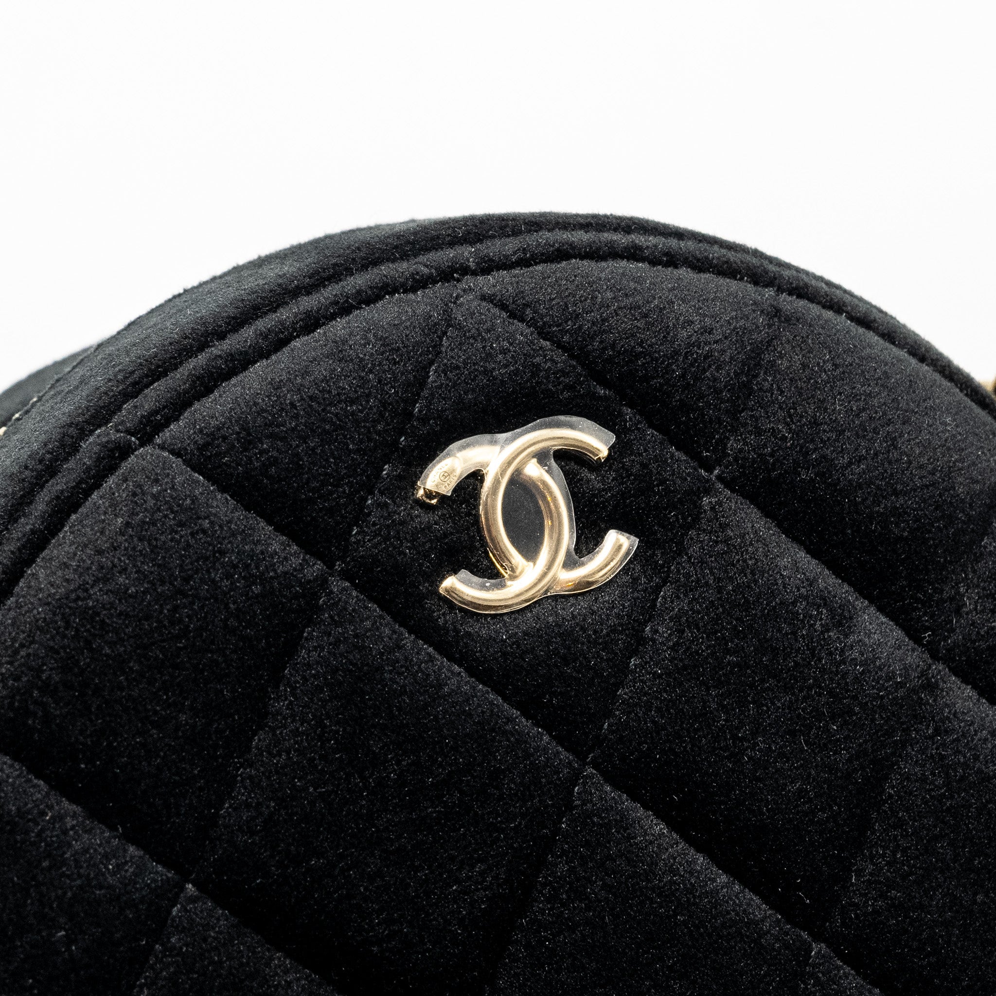 chanel-pearl-crush-round-clutch-quilted-velvet-black-lghw