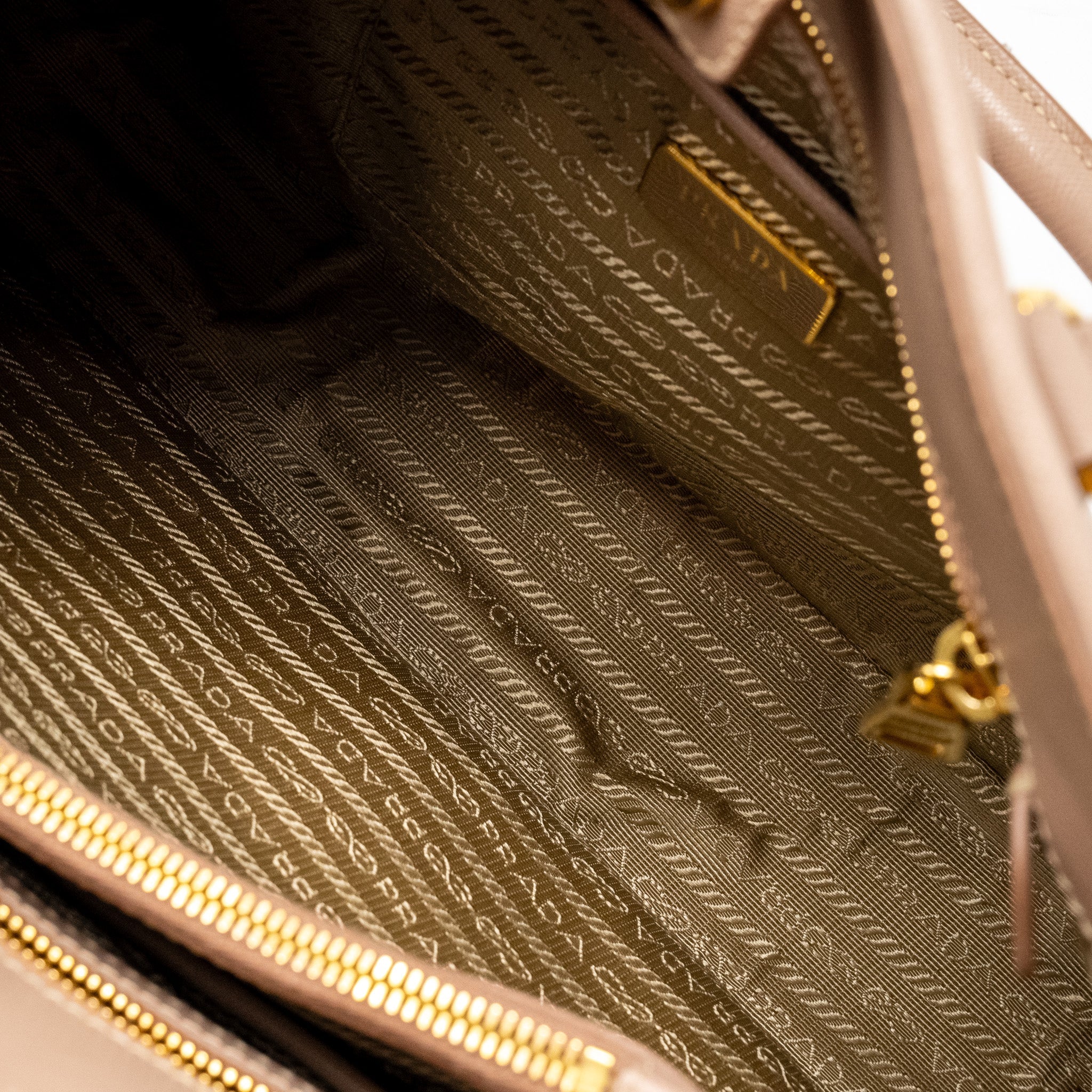 prada-saffiano-vernice-promenade-dome-tote-leather-beige