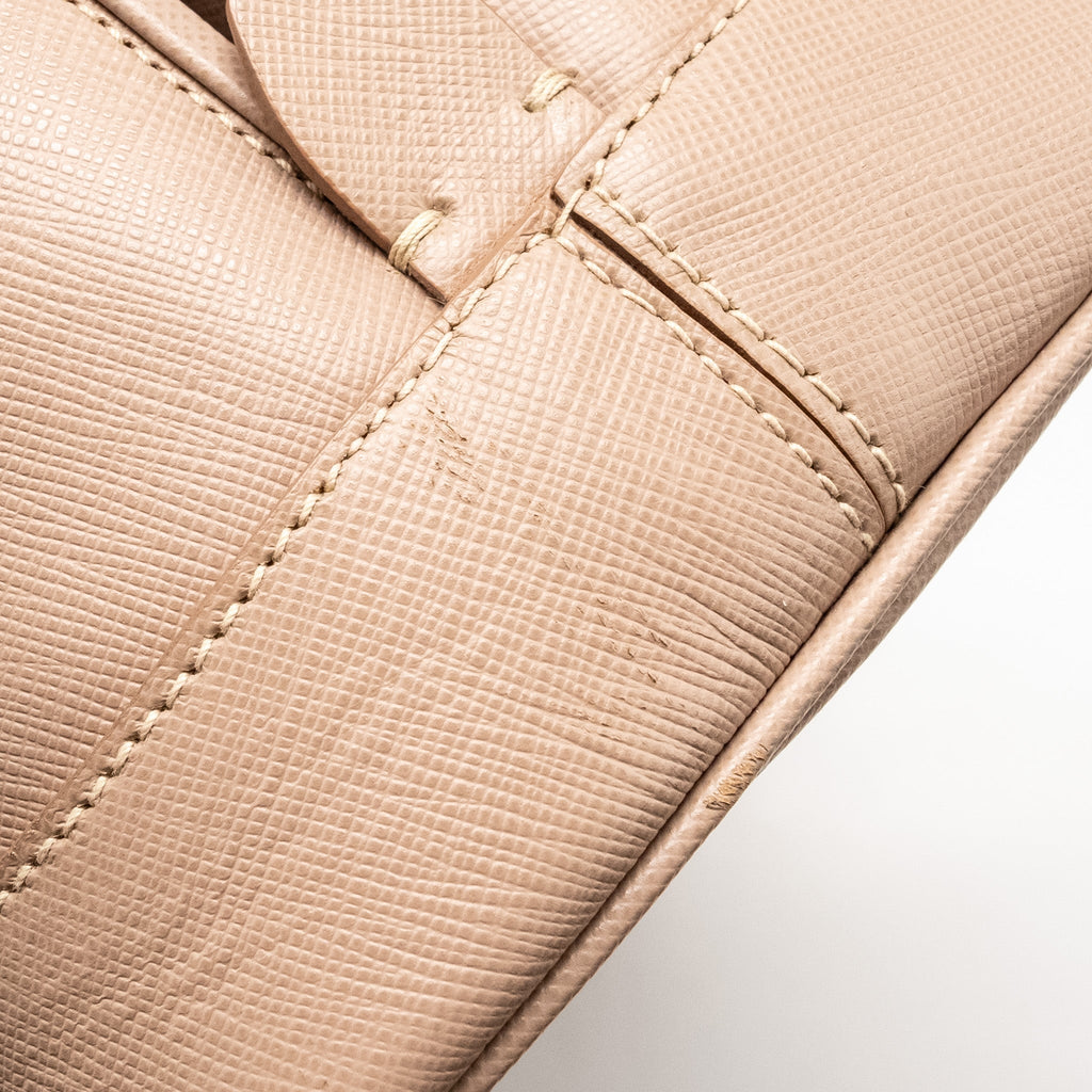 prada-saffiano-vernice-promenade-dome-tote-leather-beige