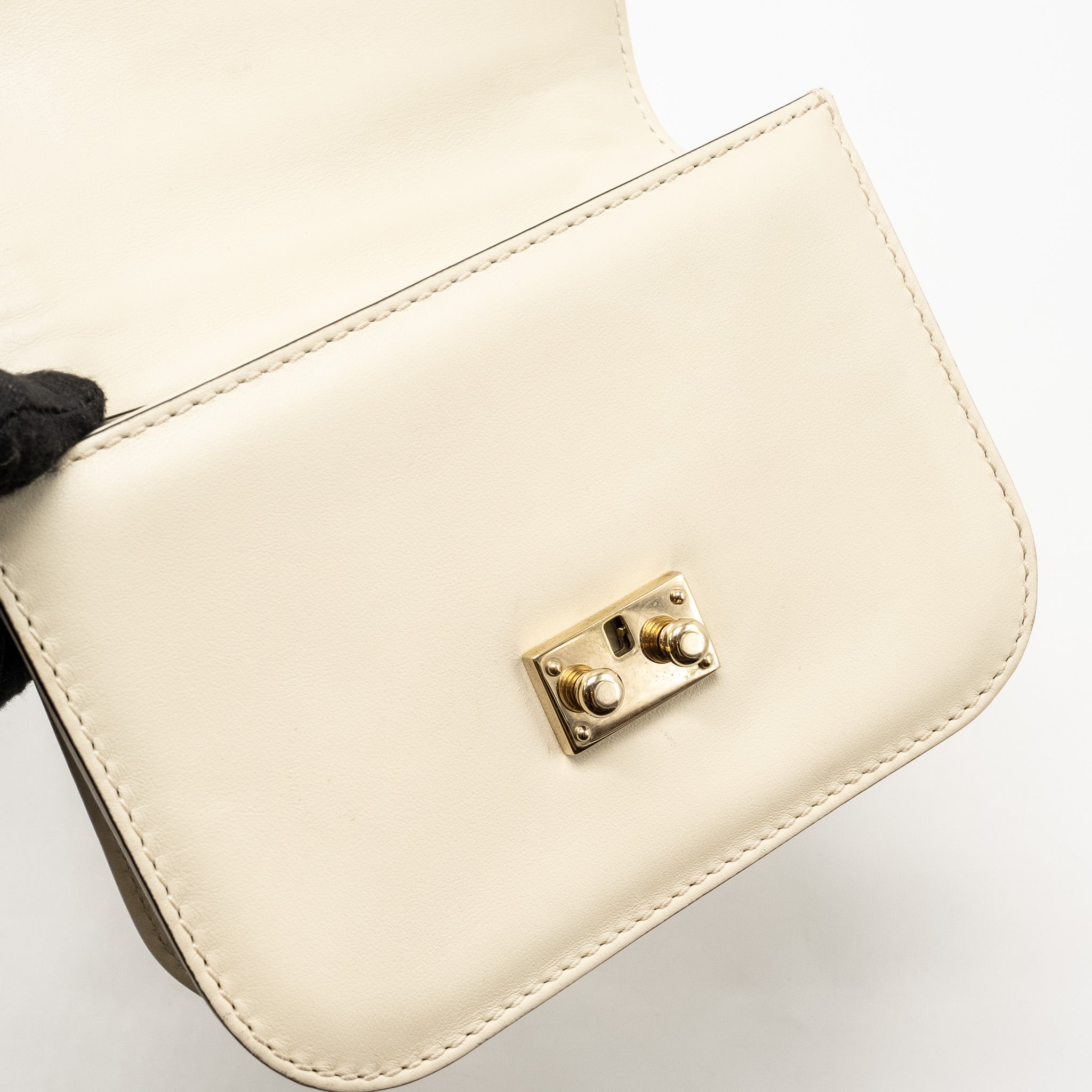 valentino-garavani-rockstud-glam-lock-chain-bag-leather-white-lghw-1