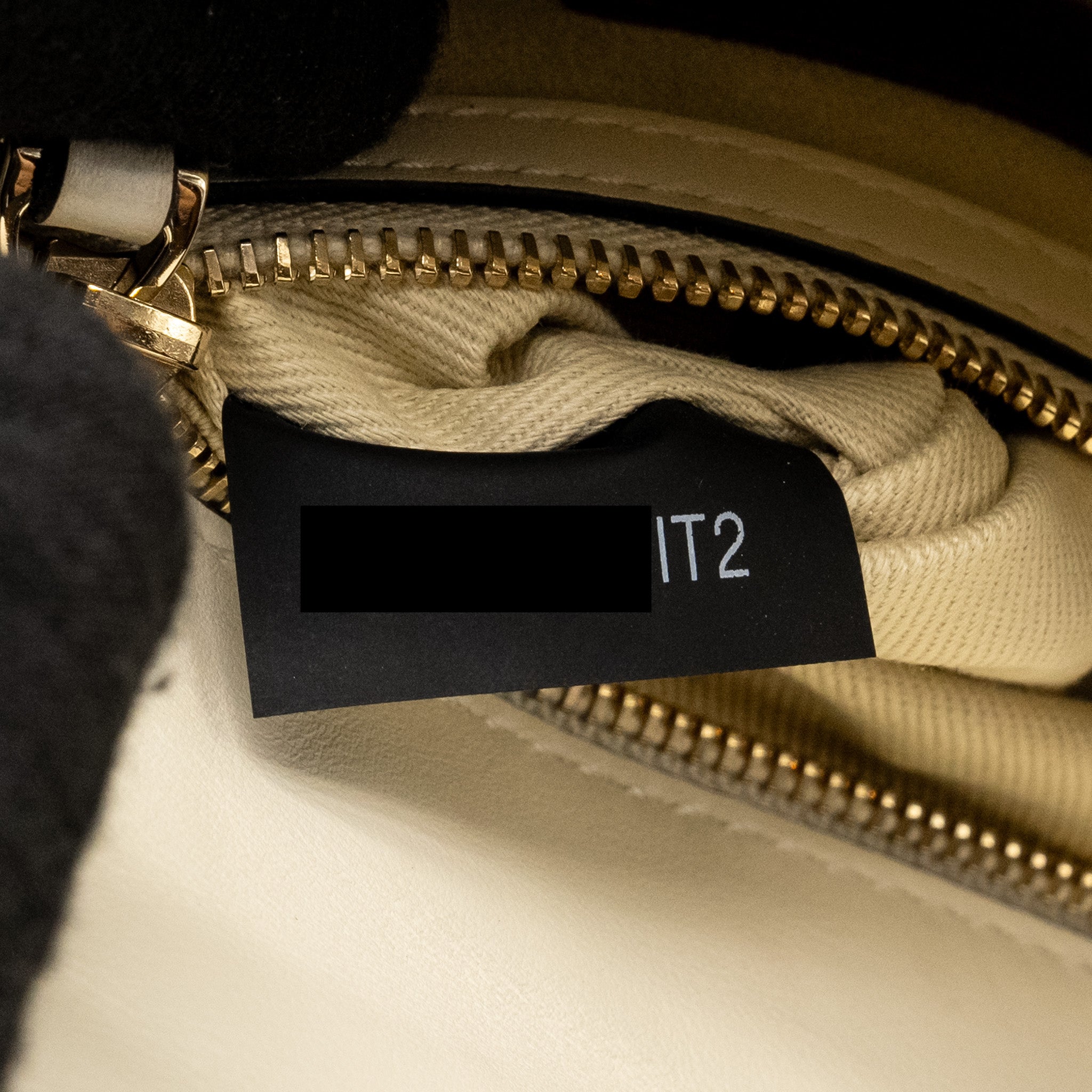 valentino-garavani-rockstud-glam-lock-chain-bag-leather-white-lghw-1