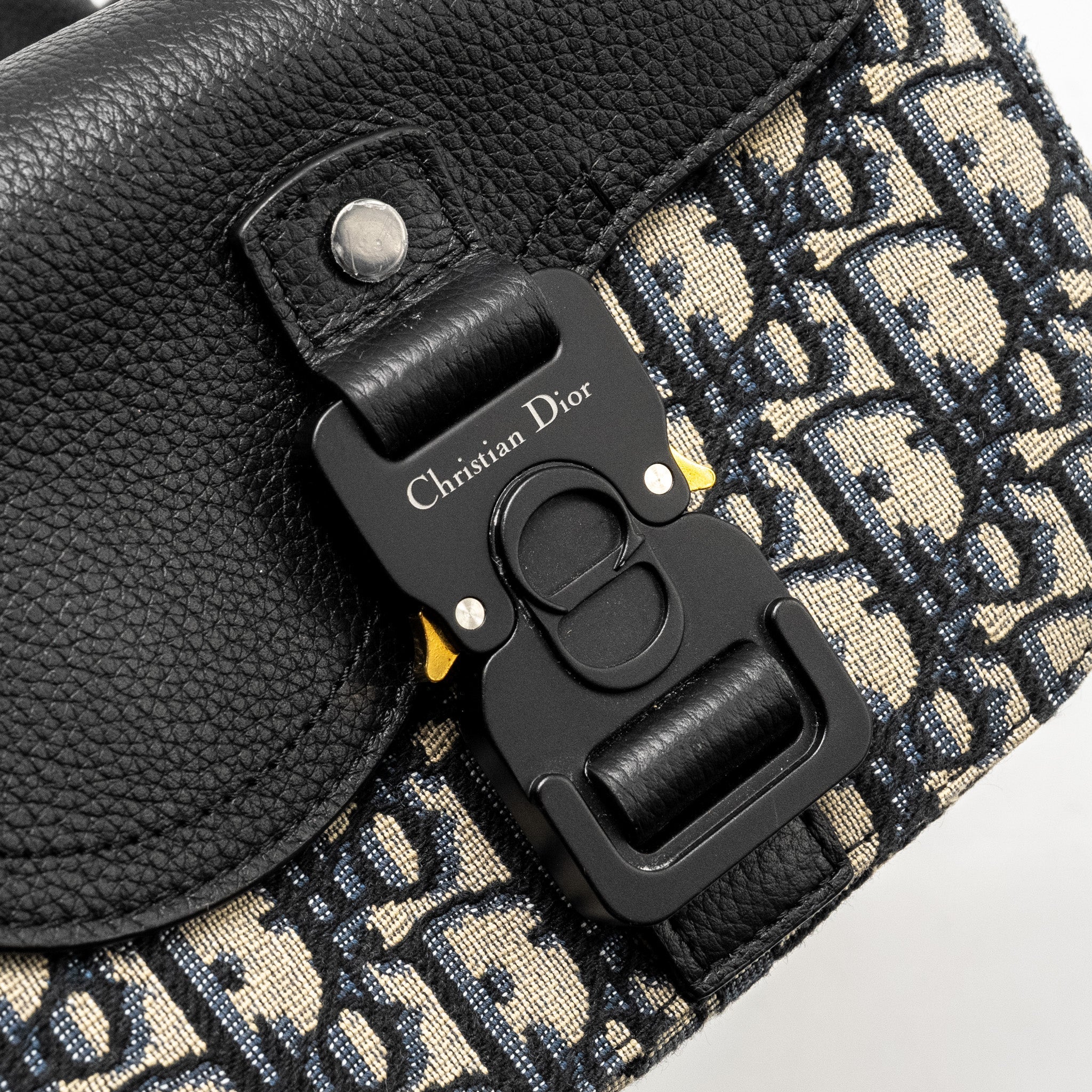 dior-homme-mini-saddle-messenger-bag-with-flap-oblique-jacquard-grained-calfskin-multicolour-hardware