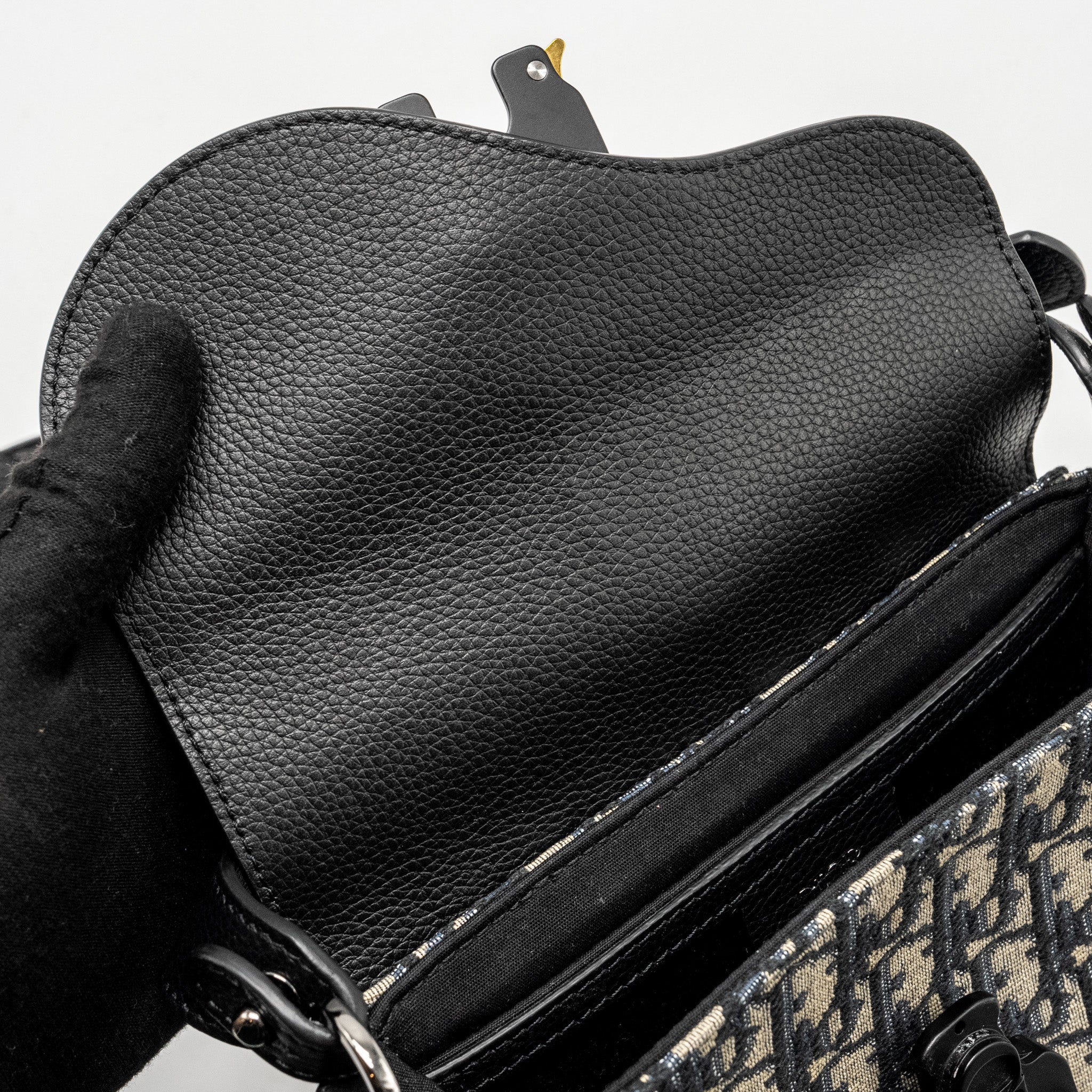 dior-homme-mini-saddle-messenger-bag-with-flap-oblique-jacquard-grained-calfskin-multicolour-hardware
