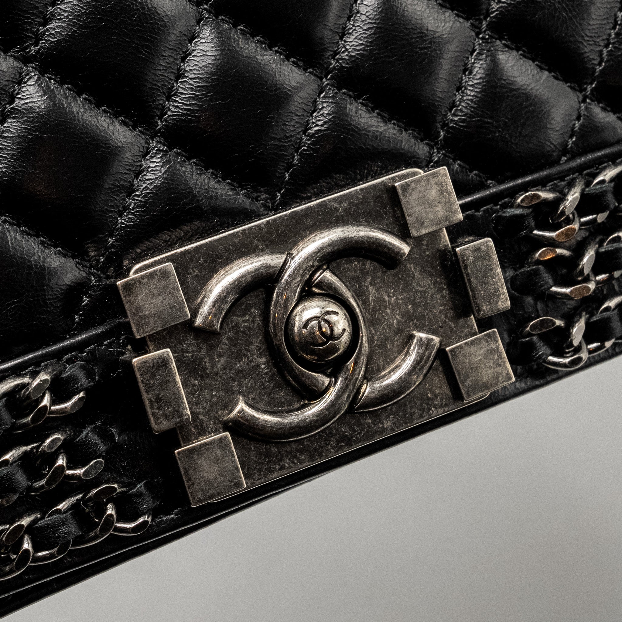 chanel-new-medium-chain-edge-boy-bag-calfskin-black-ruthenium-shw