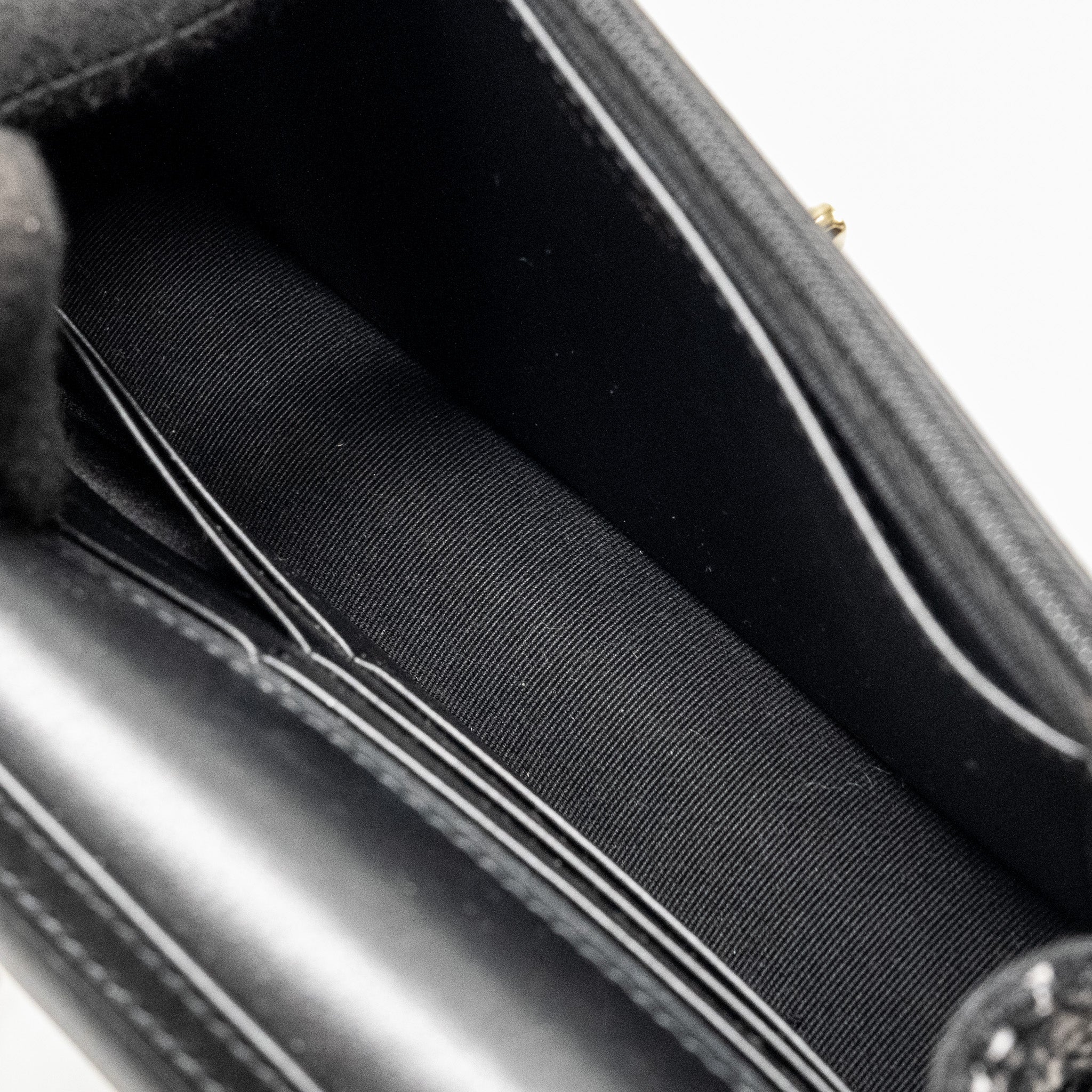 chanel-24p-detail-chains-wallet-on-chain-tweed-sequins-black-white-lghwmicrochip