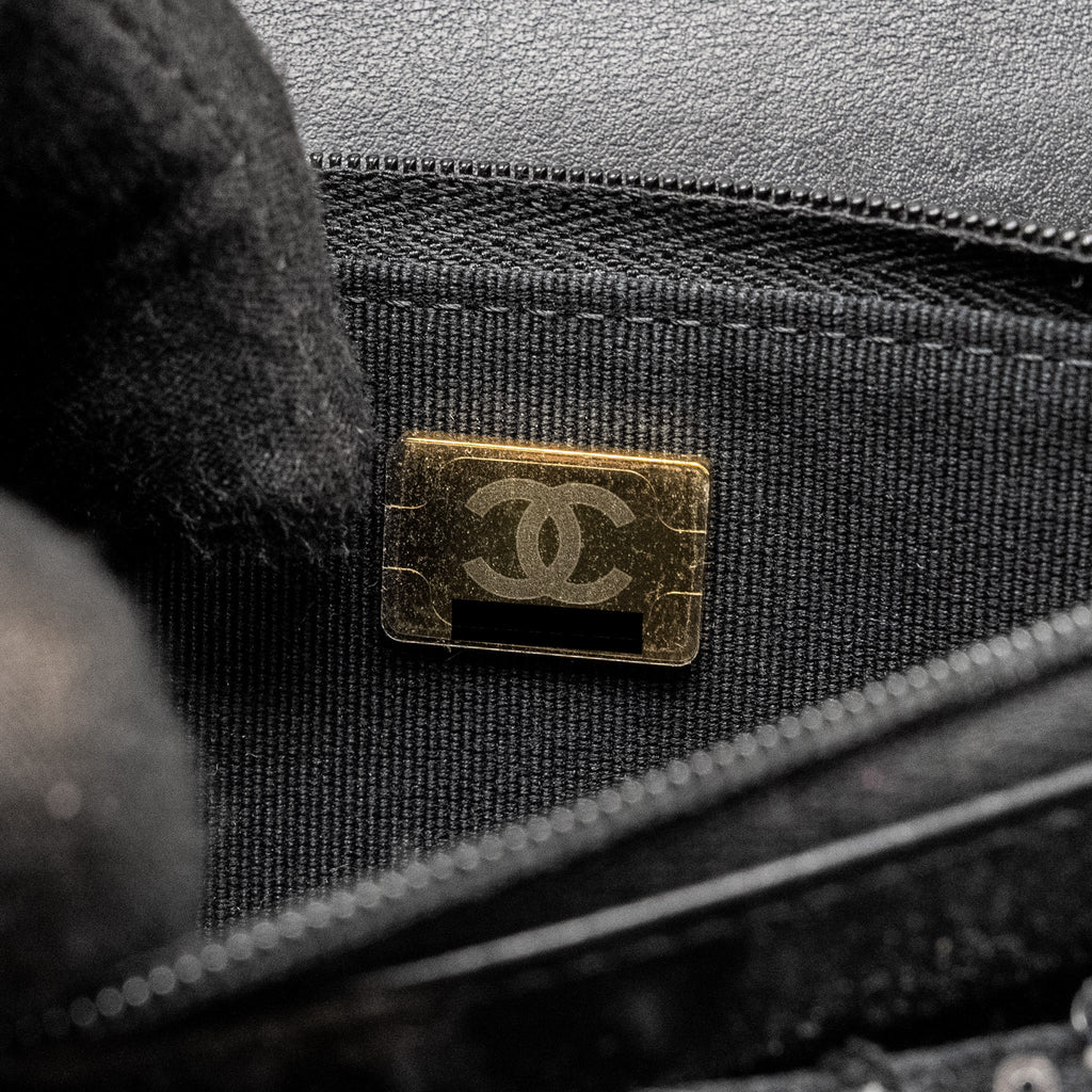 chanel-24p-detail-chains-wallet-on-chain-tweed-sequins-black-white-lghwmicrochip