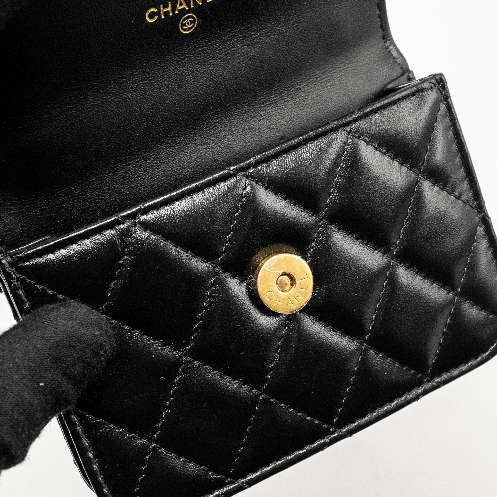 chanel-21a-gold-crush-mini-flap-clutch-with-adjustable-chain-calfskin-black-ghw-copy