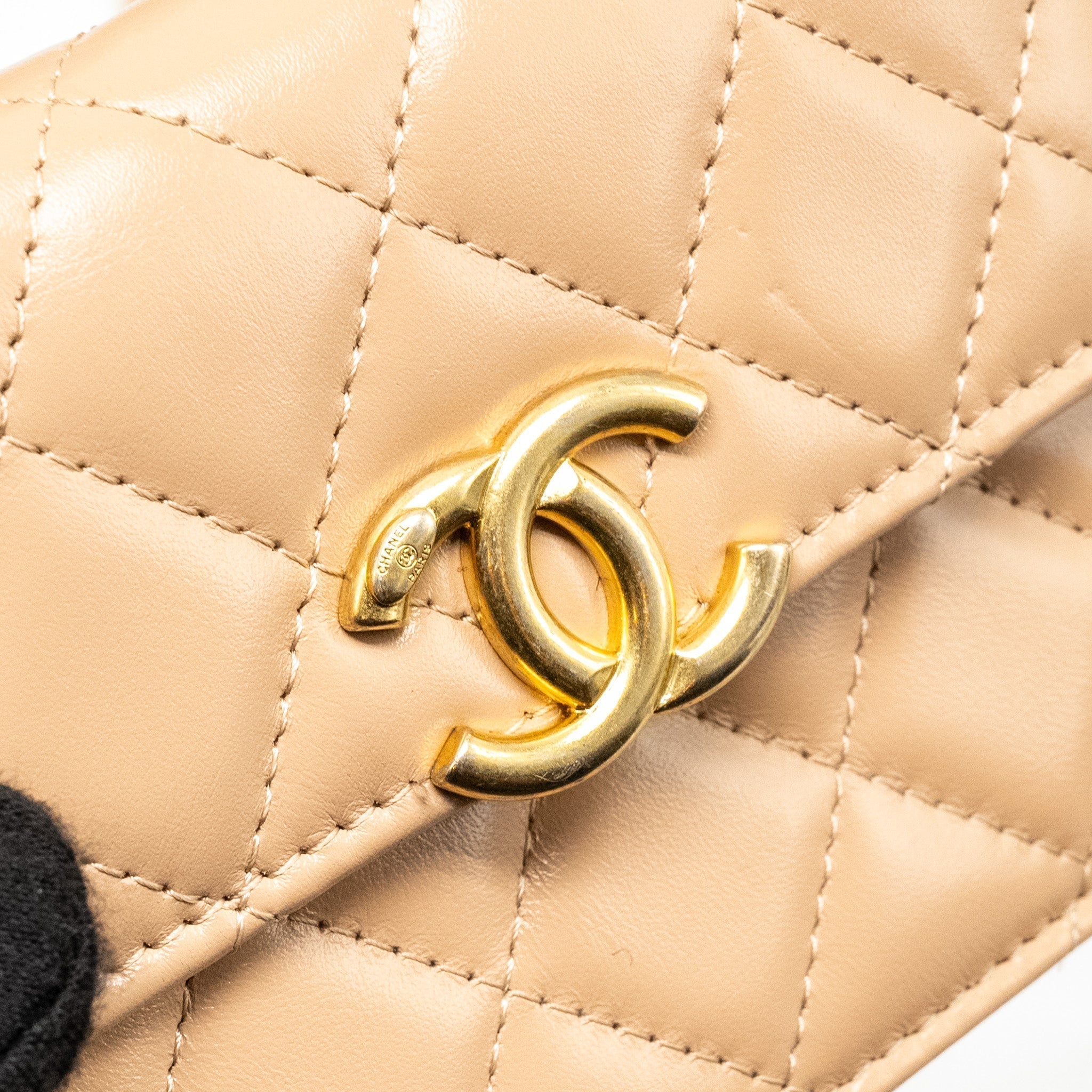chanel-21a-flap-coin-purse-with-chain-calfskin-beige-ghw