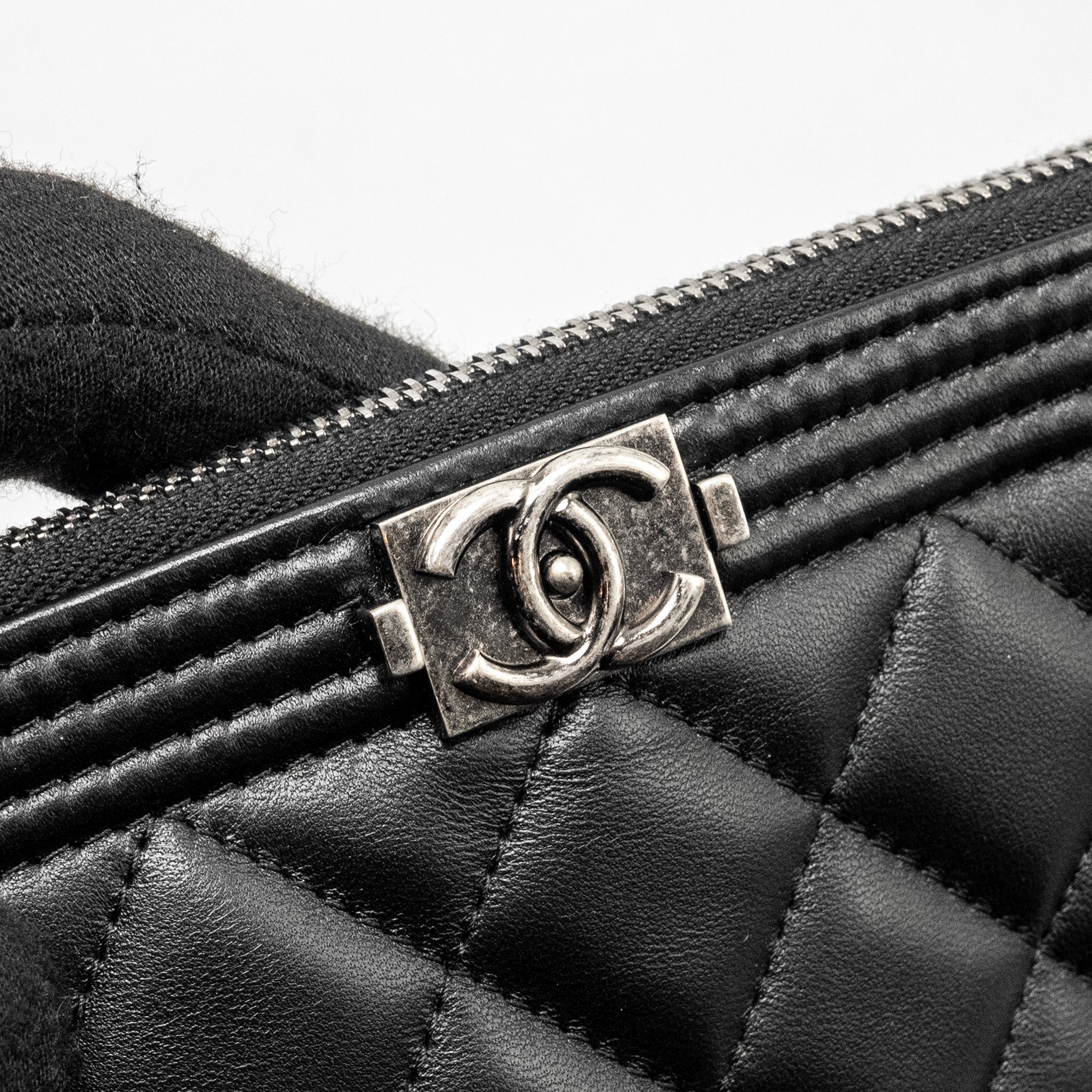 chanel-boy-pouch-lambskin-black-ruthenium-hardware