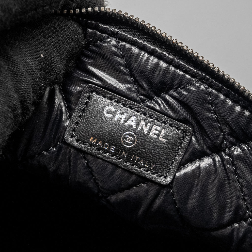 chanel-boy-pouch-lambskin-black-ruthenium-hardware