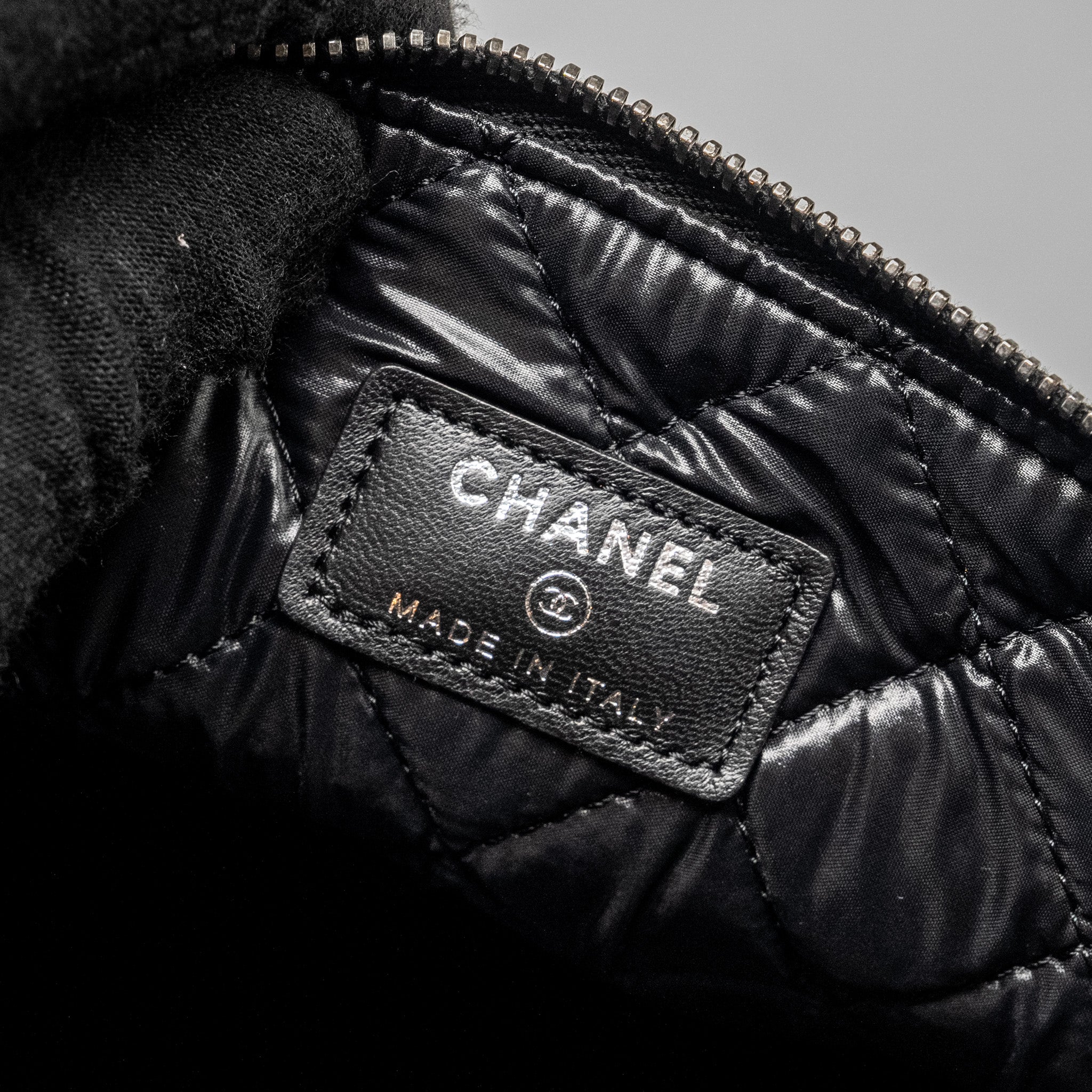 chanel-boy-pouch-lambskin-black-ruthenium-hardware