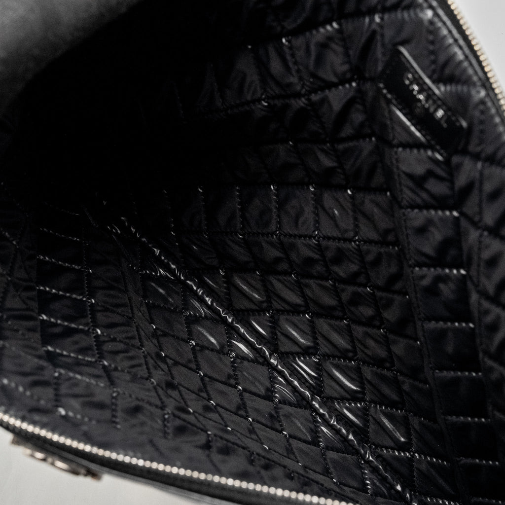 chanel-boy-pouch-lambskin-black-ruthenium-hardware