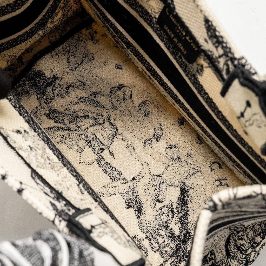 dior-small-book-tote-latte-black-toile-de-jouy-zodiac-embroidery-1