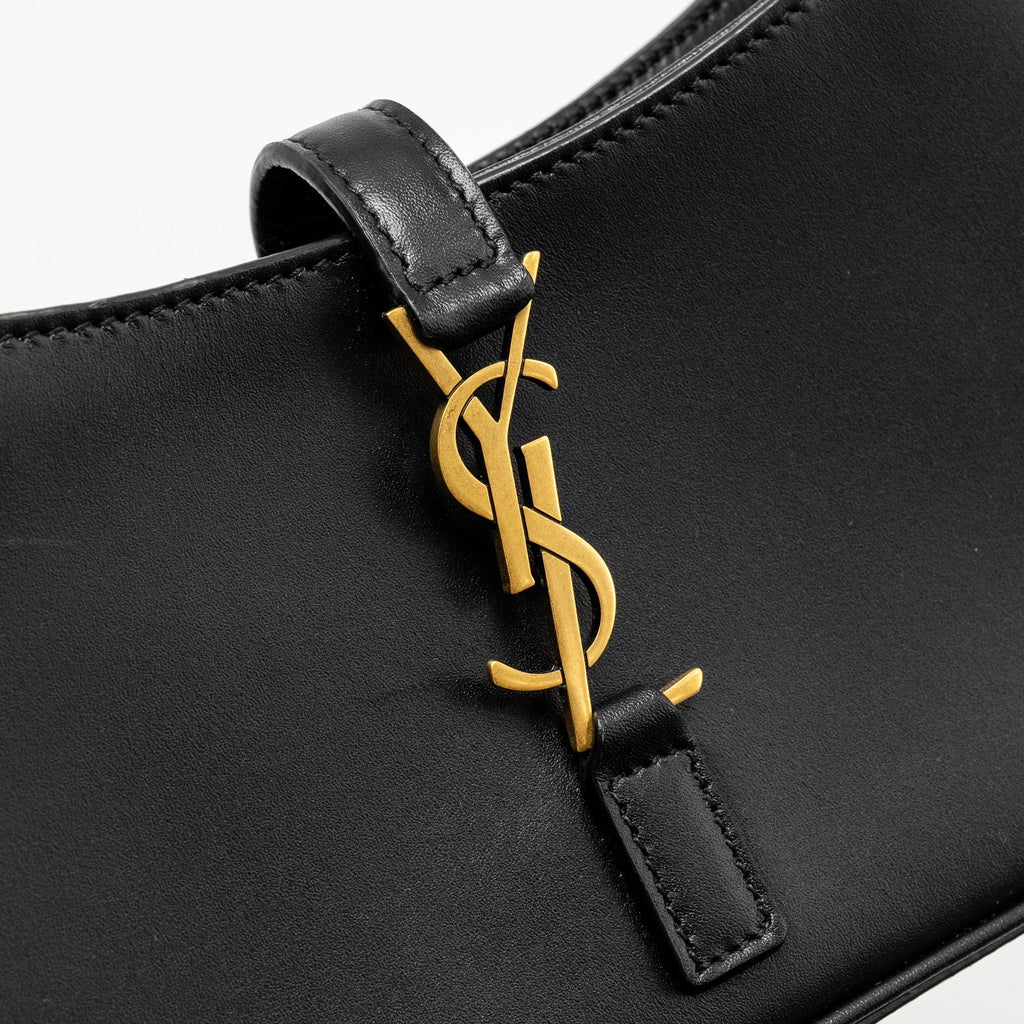 saint-laurent-ysl-mini-le-5-a-7-hobo-bag-smooth-calfskin-black-ghw
