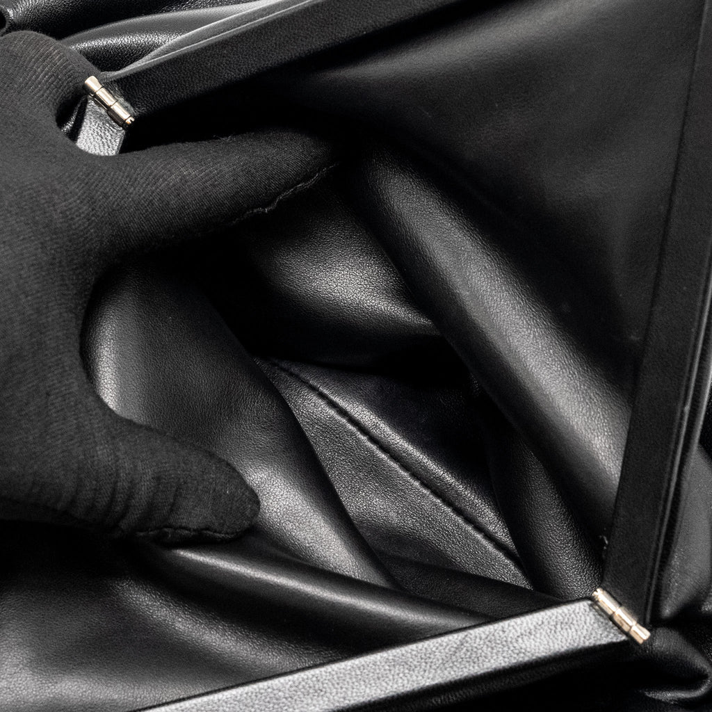 bottega-veneta-trine-envelop-clutch-leather-black-shw