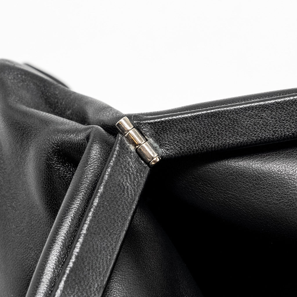 bottega-veneta-trine-envelop-clutch-leather-black-shw