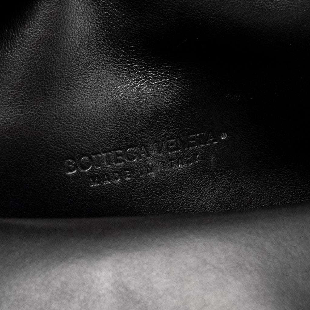 bottega-veneta-trine-envelop-clutch-leather-black-shw