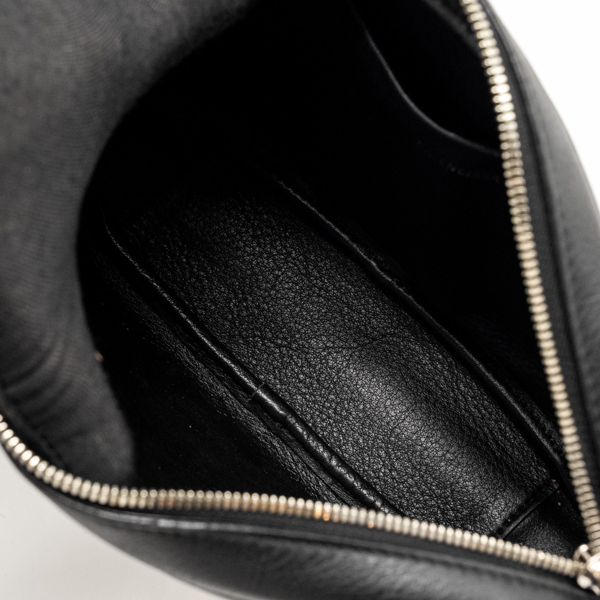 balenciaga-everyday-camera-bag-calfskin-black-shw