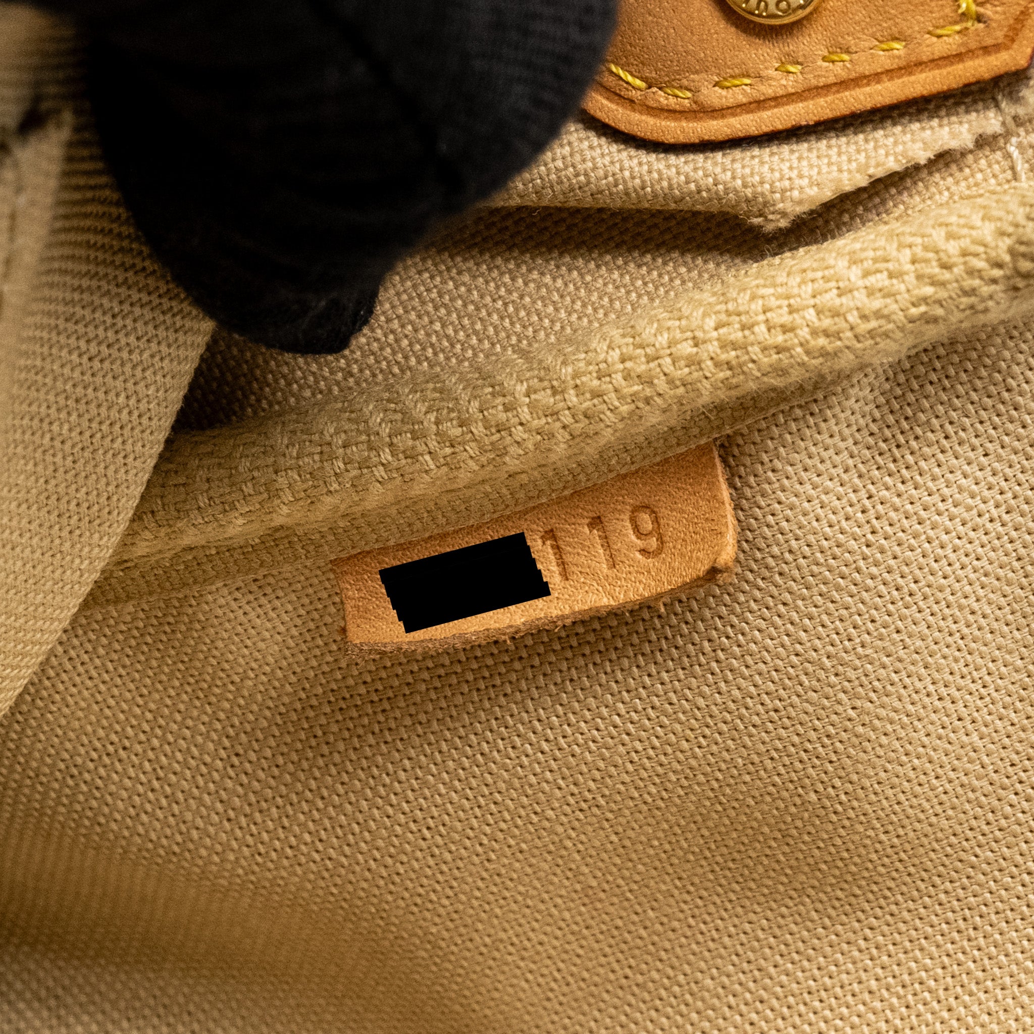 louis-vuitton-favorite-mm-damier-azur-canvas-ghw