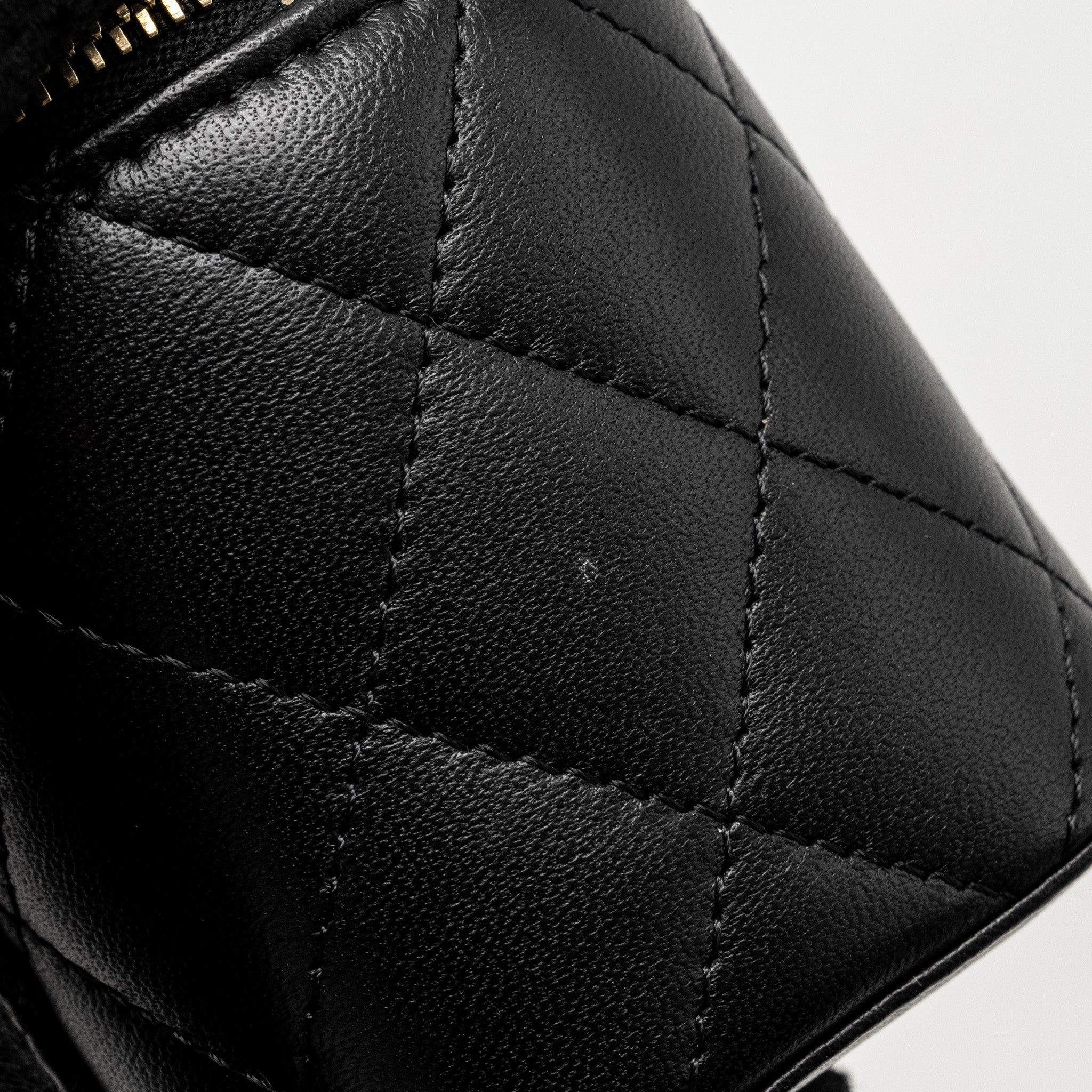 chanel-pearl-crush-mini-vanity-case-lambskin-black-ghw-copy