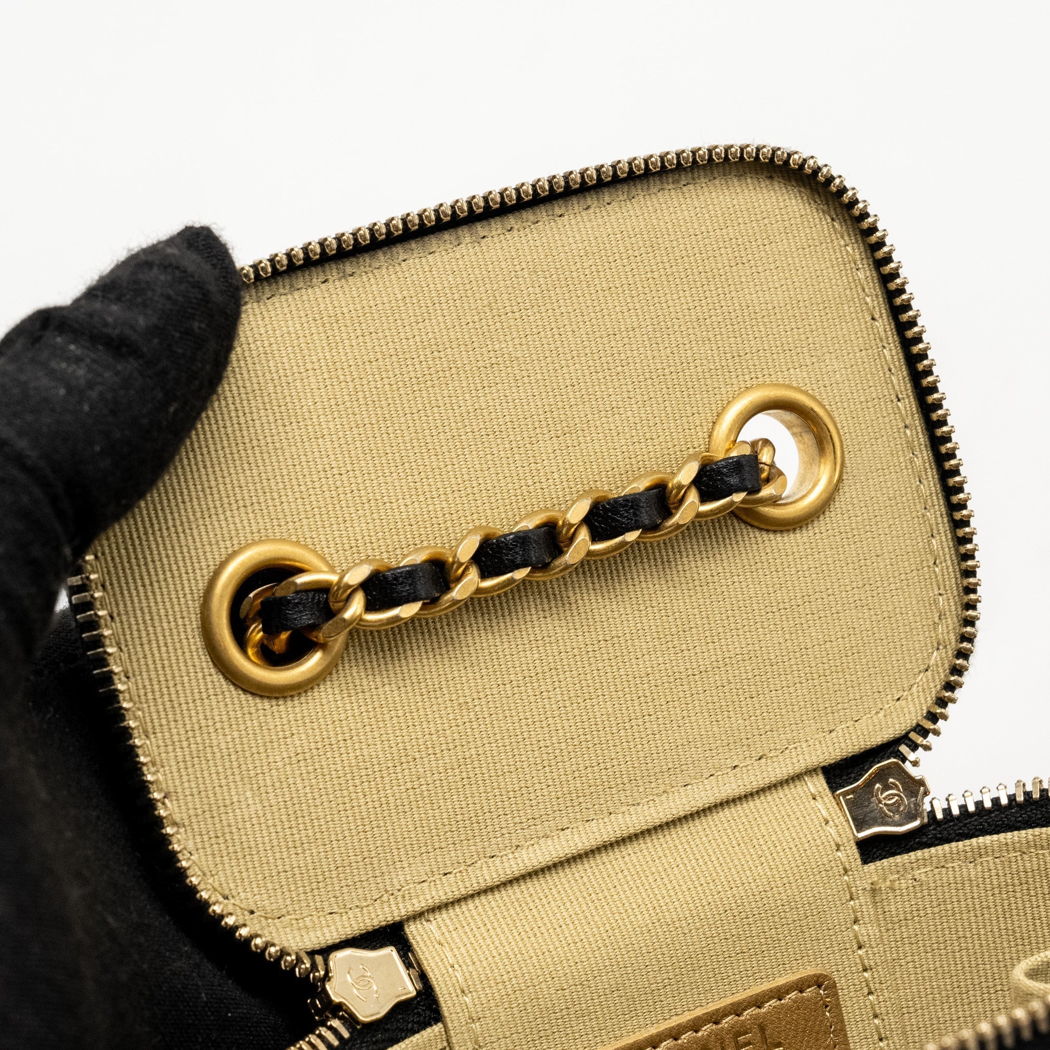 chanel-pearl-crush-mini-vanity-case-lambskin-black-ghw-copy