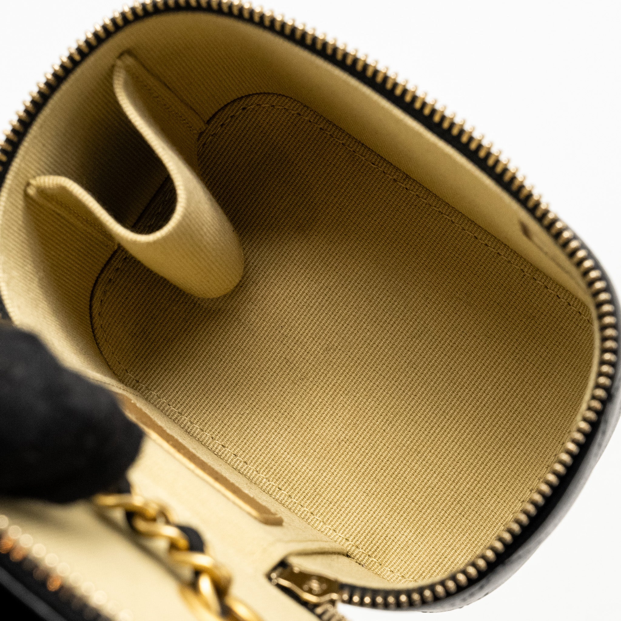 chanel-pearl-crush-mini-vanity-case-lambskin-black-ghw-copy